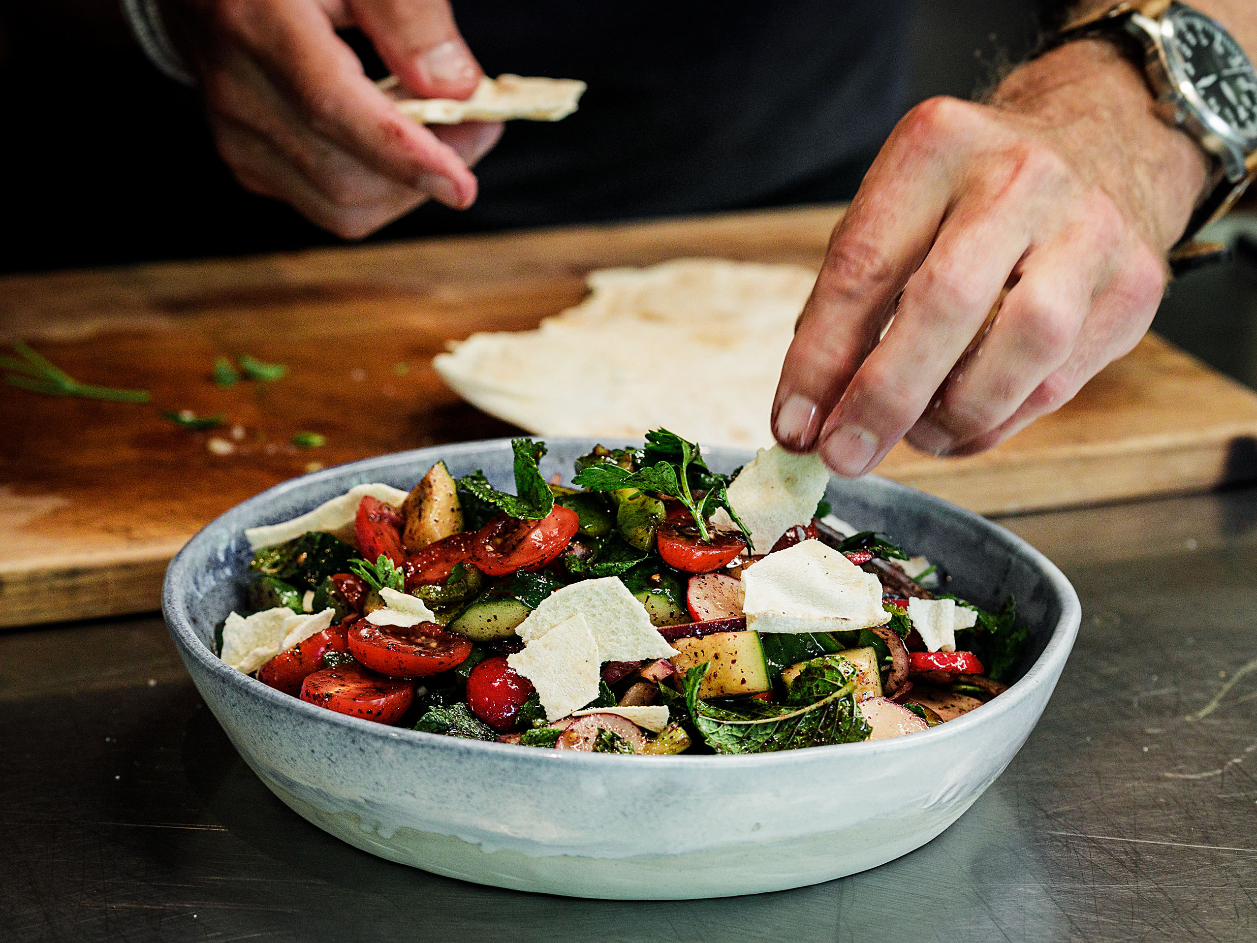 Schritt 1: Salat Fattoush zusammenstellen