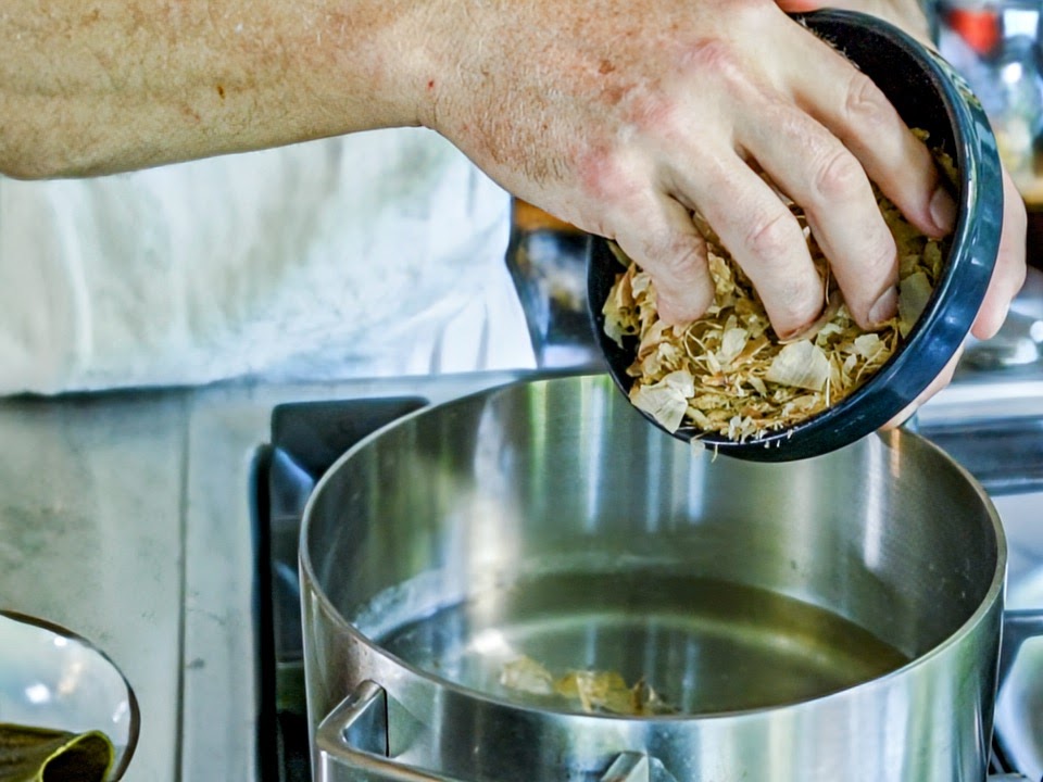 Schritt 1: Kombu-Brühe für Kombu Dashi mit Seafood zubereiten 