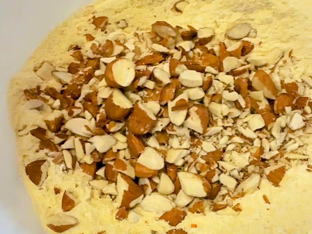 Schritt 1: Vorbereitung der Teigzutaten für Sbrisolona – Italienischer Mandelkuchen 