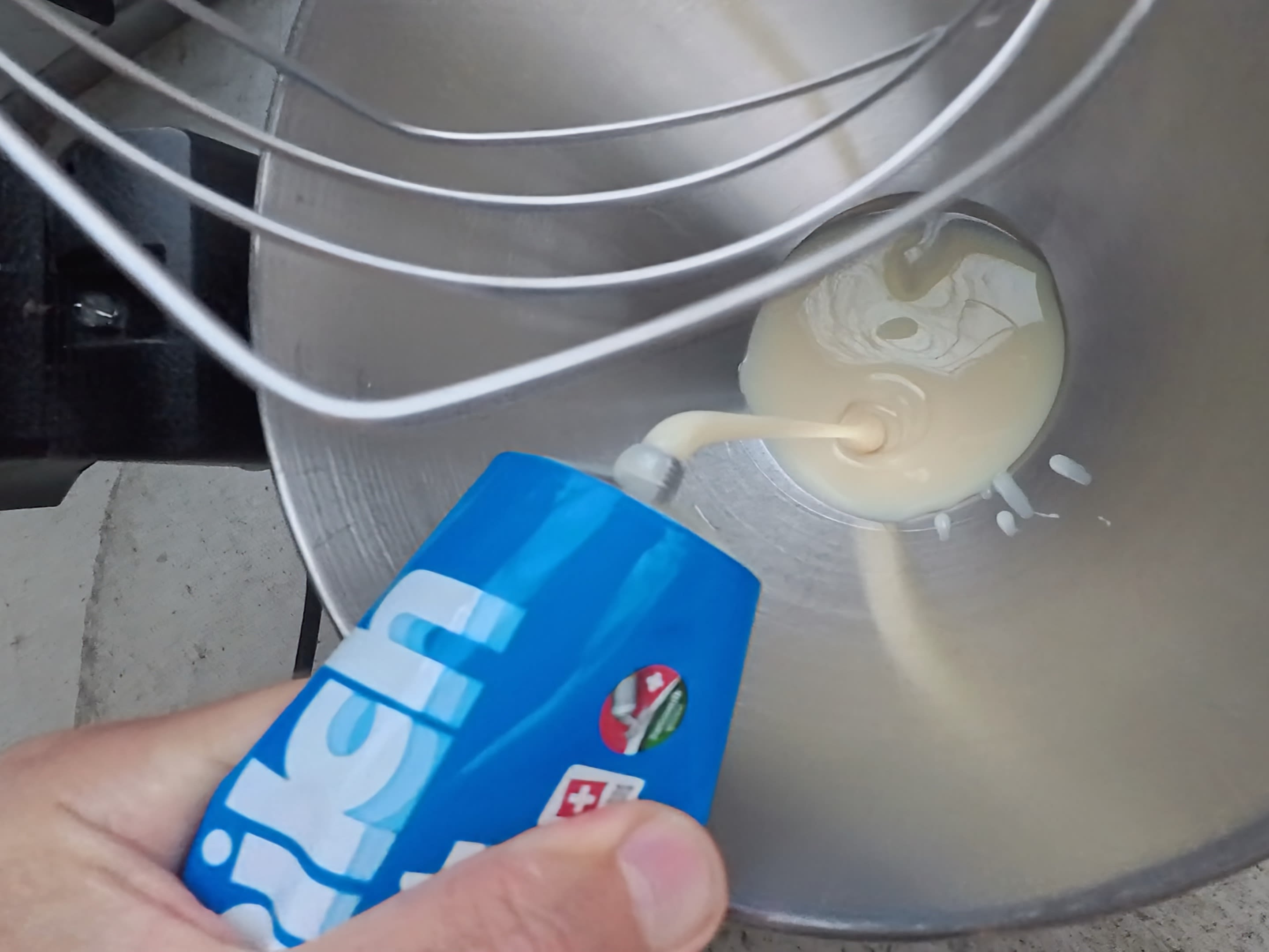 Schritt 1: Zubereitung der Puddingcreme für Bananen Pudding Magnolia 