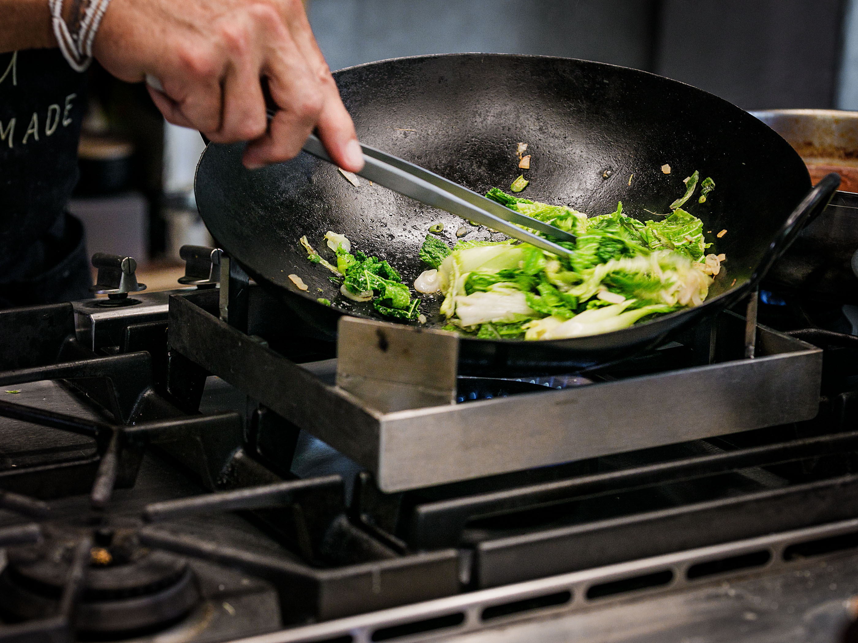 Schritt 3: Blattgemüse anbraten 