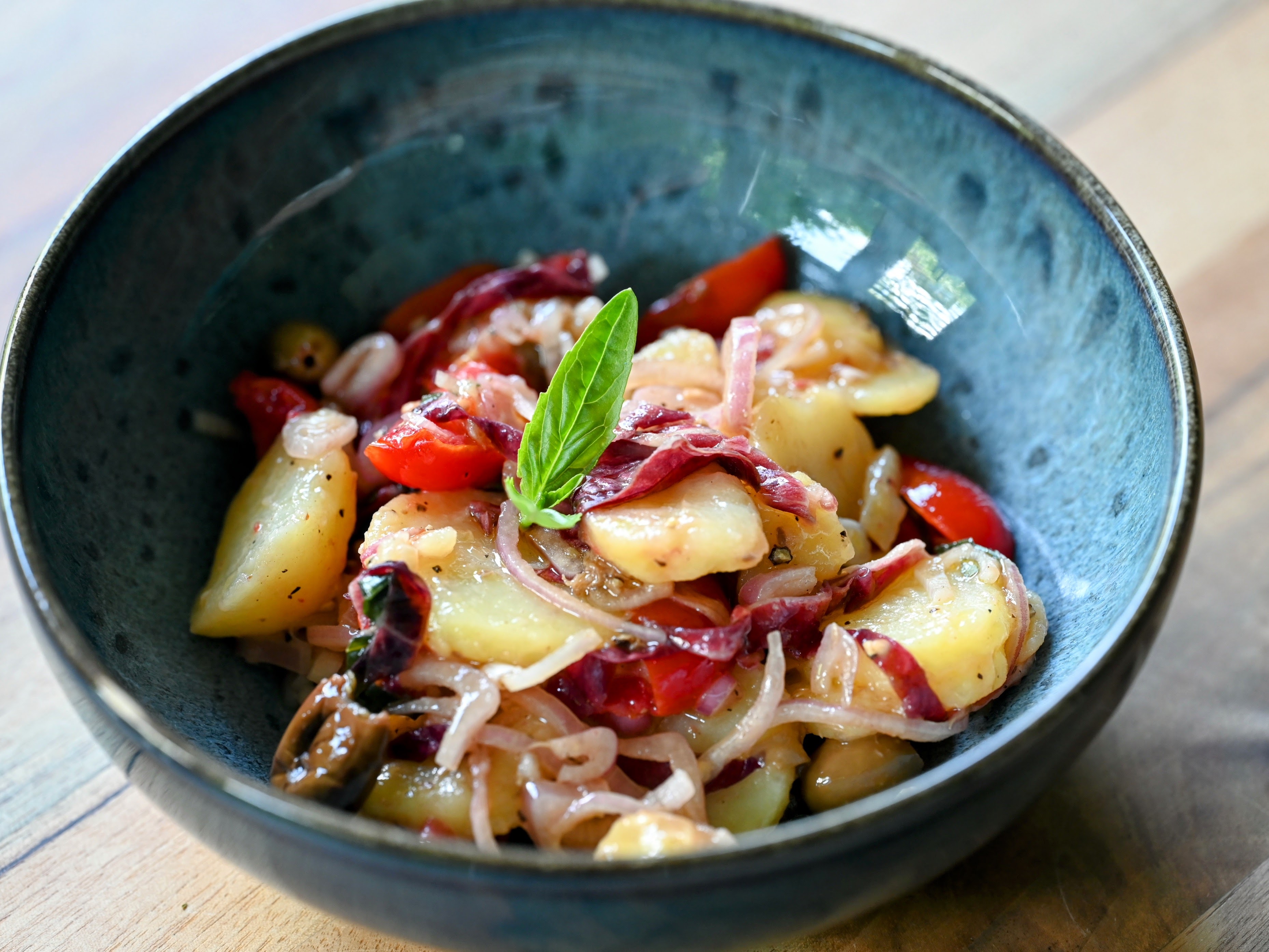 Schritt 2: Anrichten von Mediterranen Kartoffelsalat 