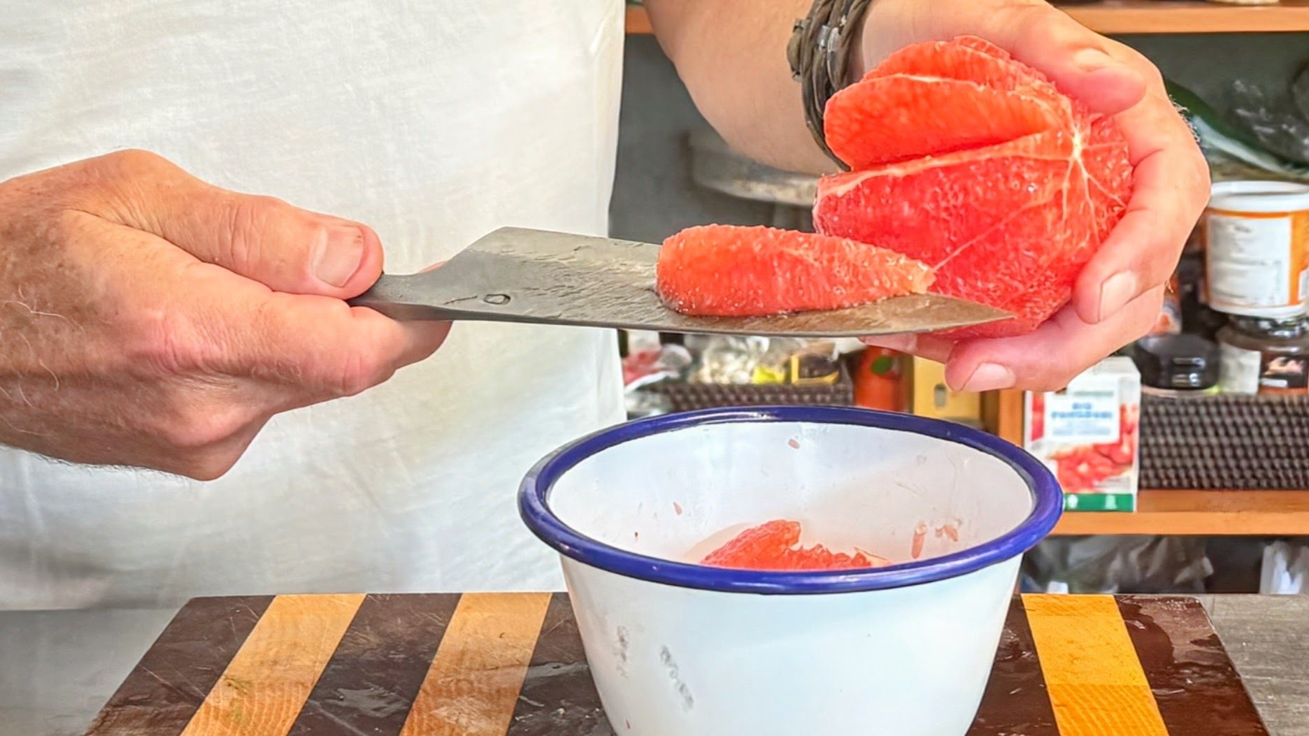 Schritt 1: Radicchio und Grapefruits für Radiccio Salat mit Grapefruits und Schokolade schneiden