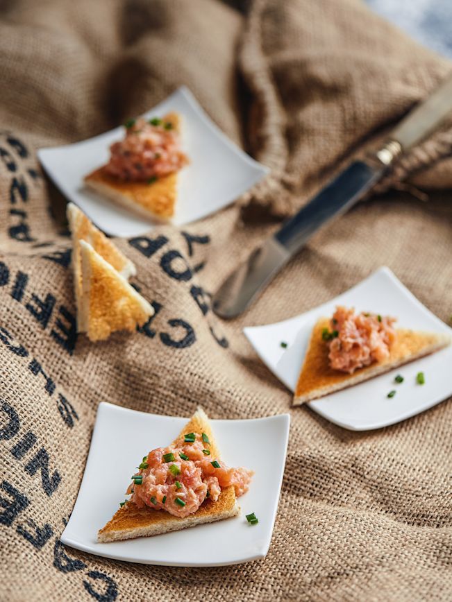 230413_Recipe_Lachstatar_auf_Toast_3x4_Galery1 230413_Recipe_Lachstatar_auf_Toast_3x4_Galery1