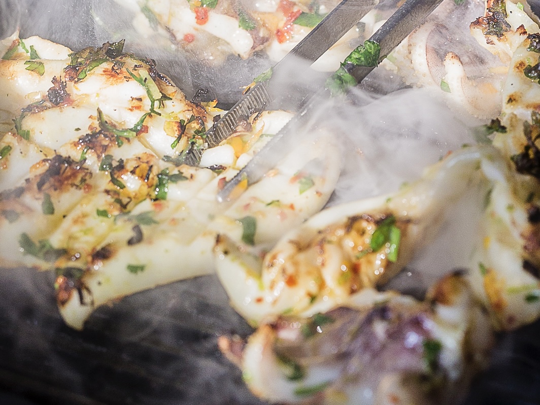 Schritt 3: Kalamar-Tintenfisch für Grillierten Kalmar mit Linsen und Salsa verde grillieren 