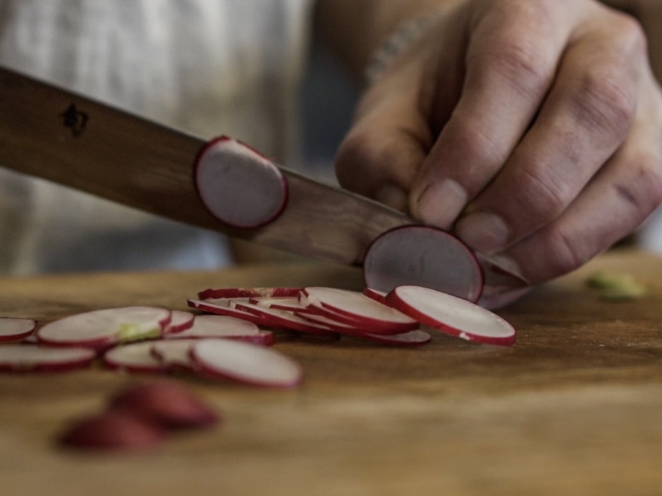 Schritt 3: Ceviche de Hamachi con Mezcal anrichten