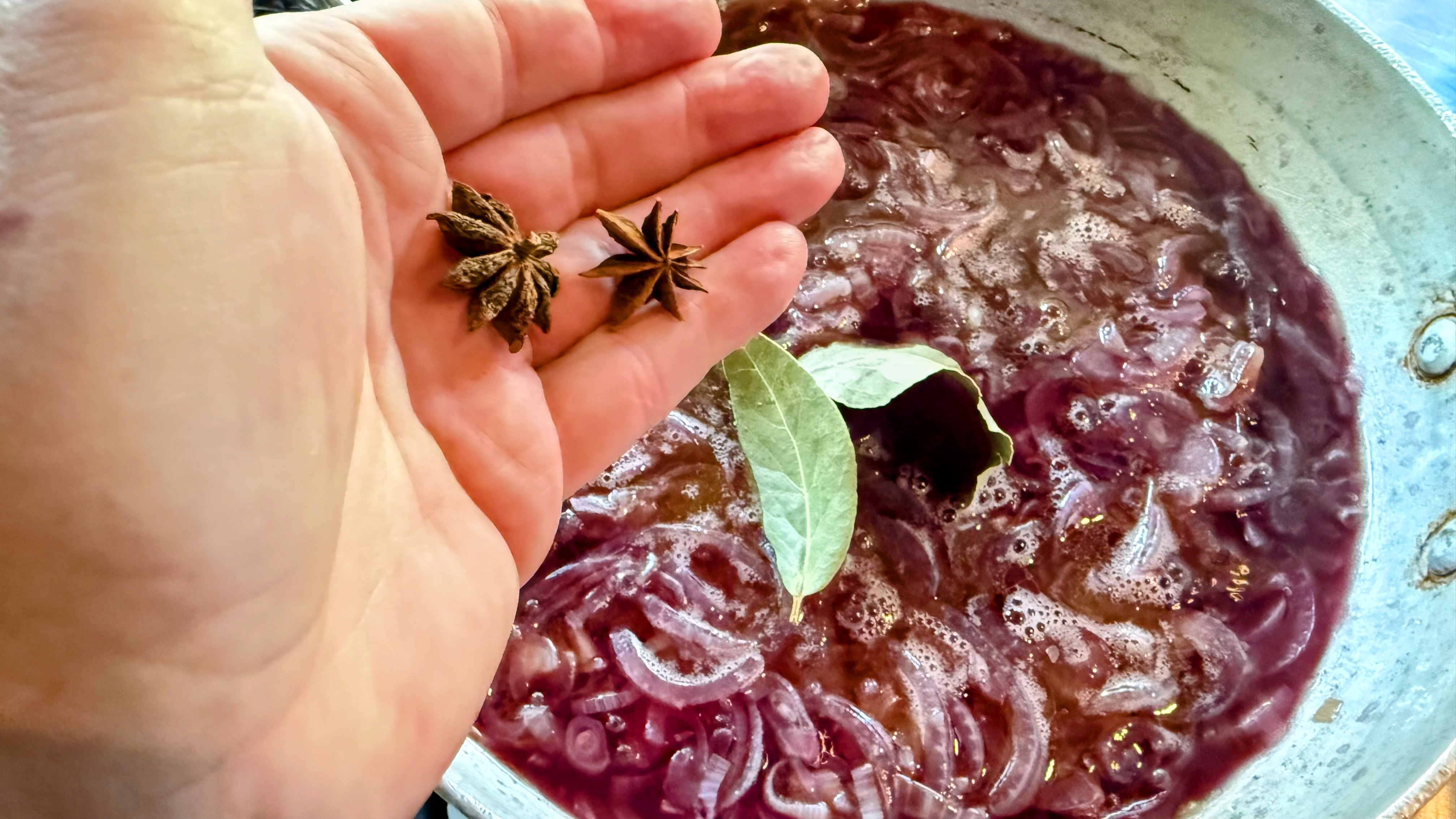 Schritt 1: Zwiebelvorbereitung für  Zwiebel Chutney und Einkochen 