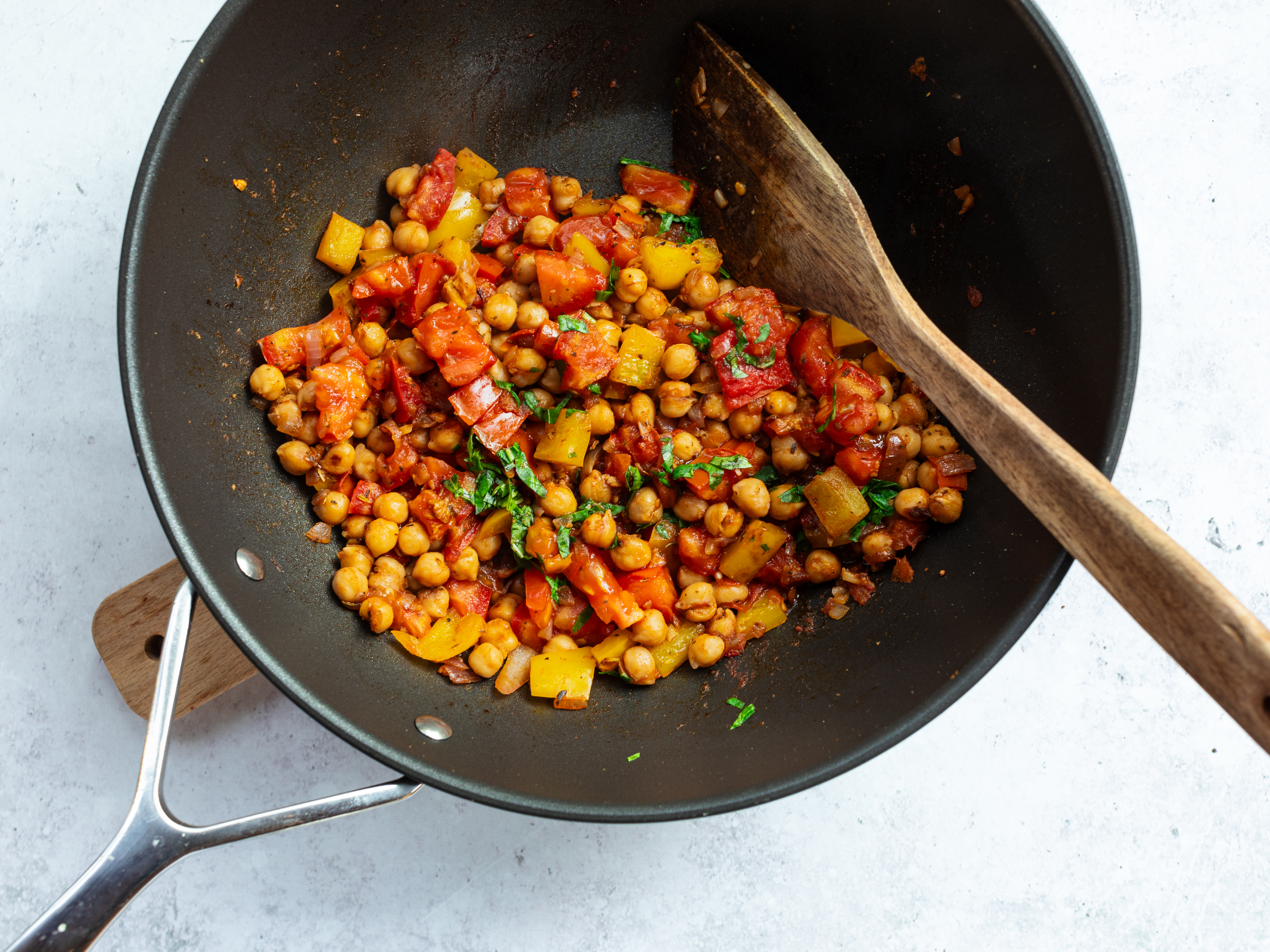 Schritt 2: Füllung für Gefüllte Süsskartoffeln mit Kichererbsen zubereiten 