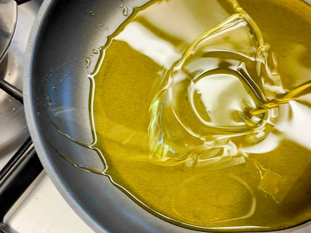 Schritt 2: Pasta für Spaghetti all’ Assassina zubereiten  