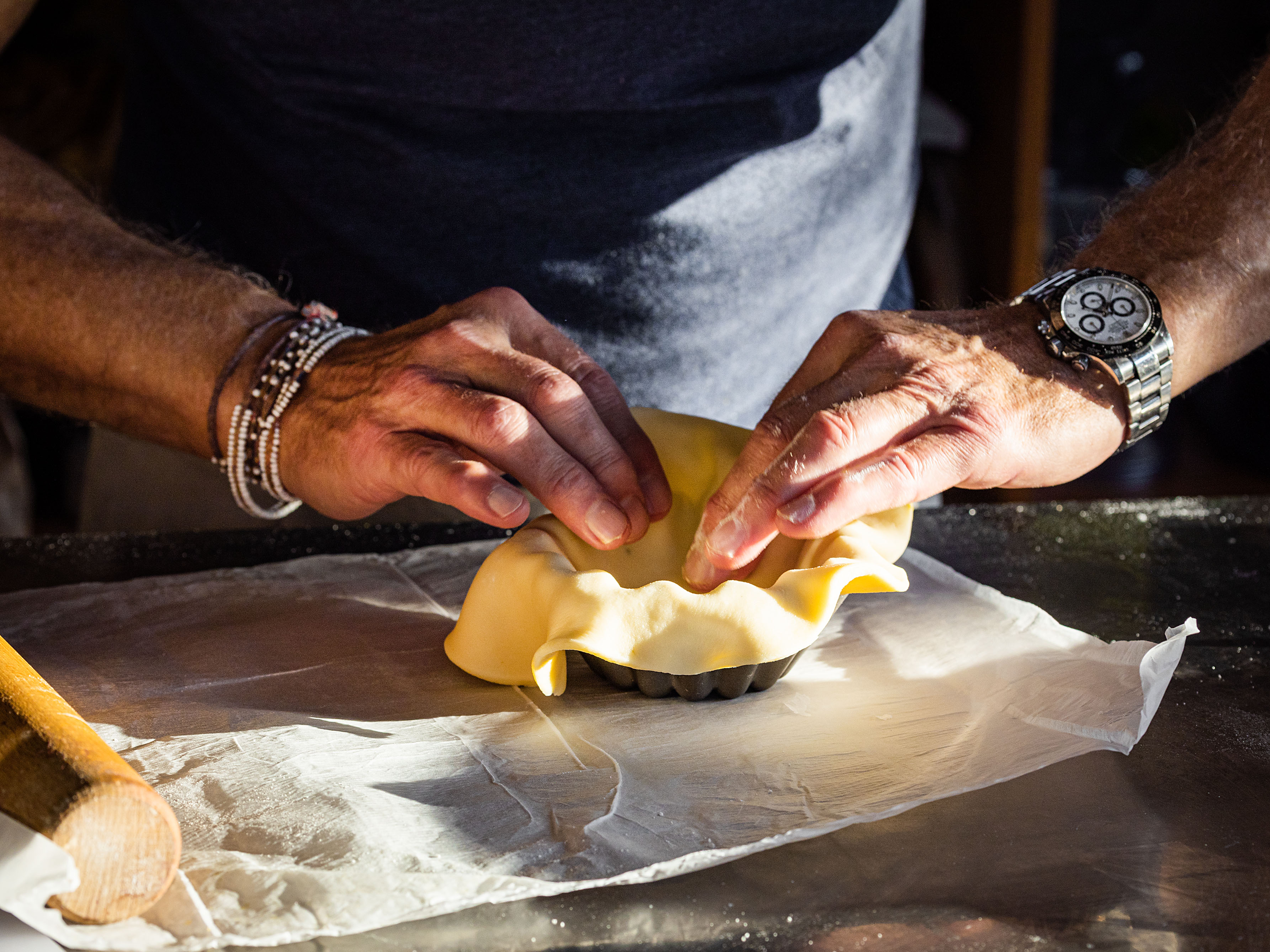 Schritt 2: Teig gut in die gebutterten Förmchen drücken