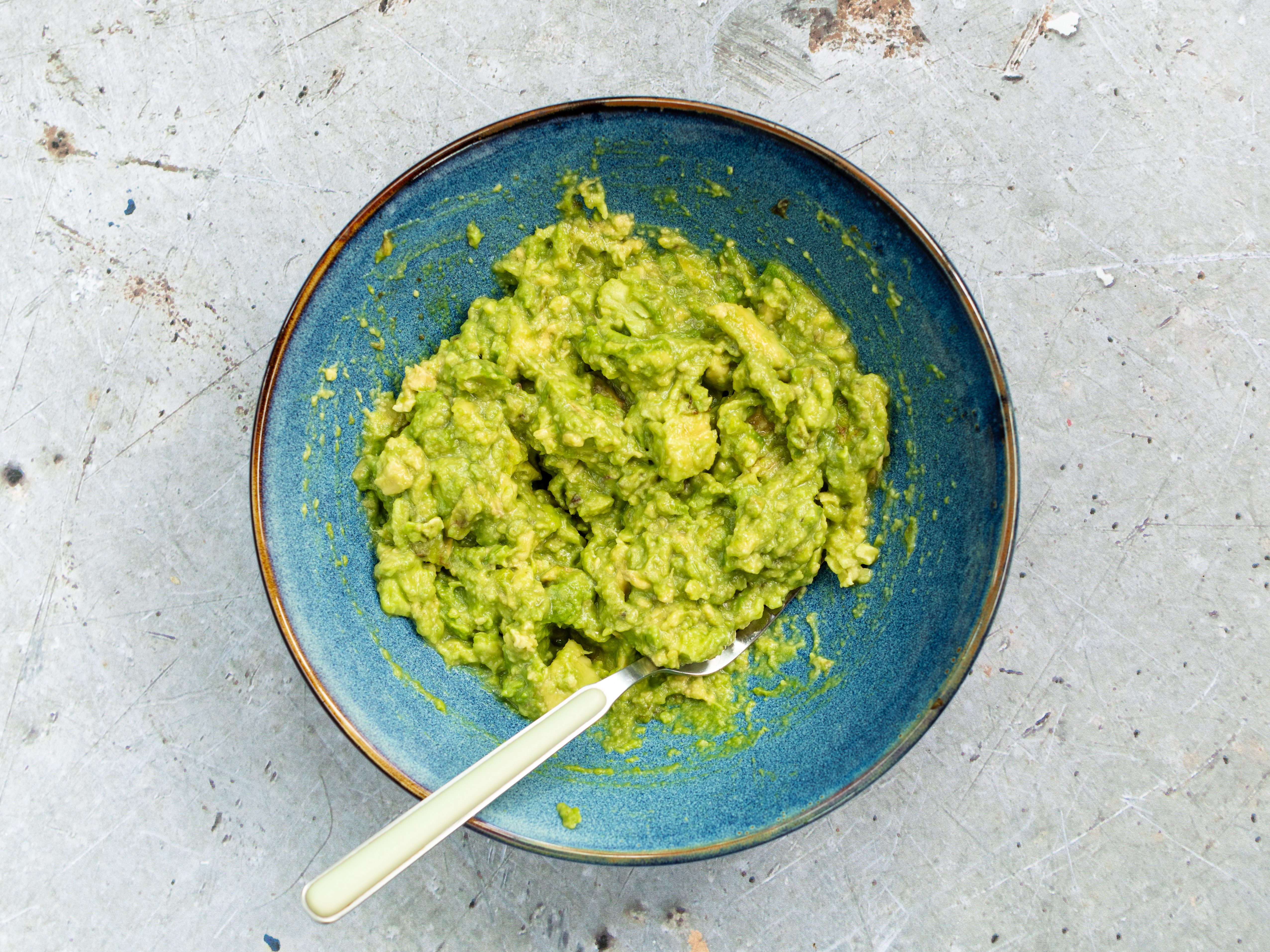 Schritt 1: Zutaten für Mediterrane Guacamole vorbereiten 