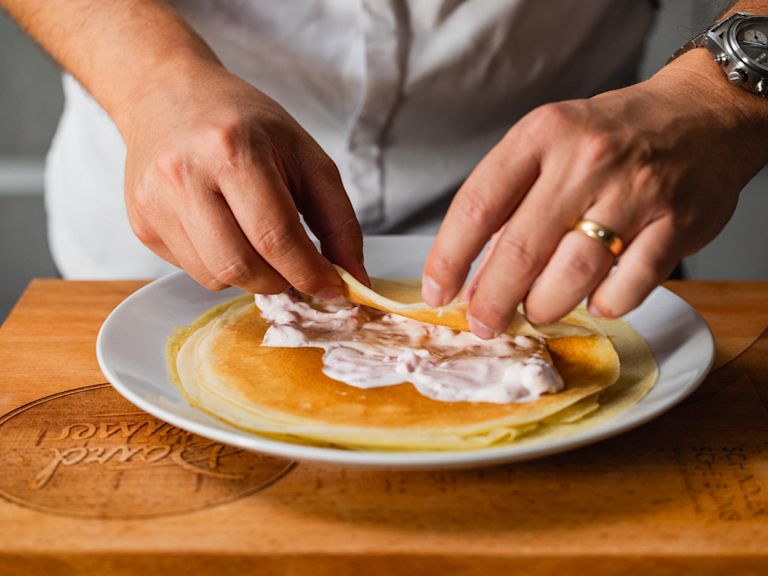 Schritt 4: Crêpes füllen und anrichten Schritt 4: Crêpes füllen und anrichten