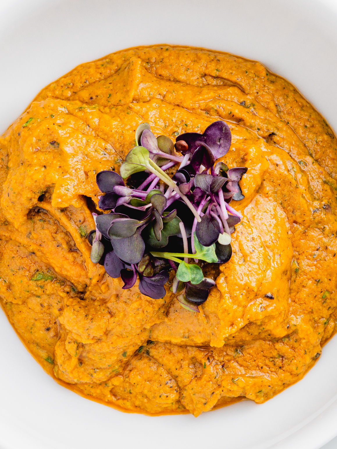 Gerösteter Knoblauch-Hummus mit frischen Kräutern Rezept 2