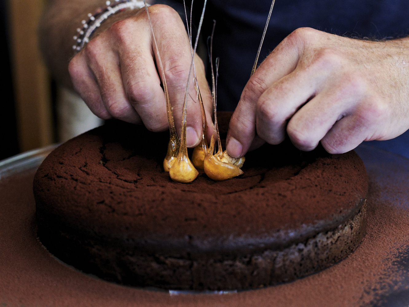 Schritt 8: Anrichten der karamellisierten Haselnüssen