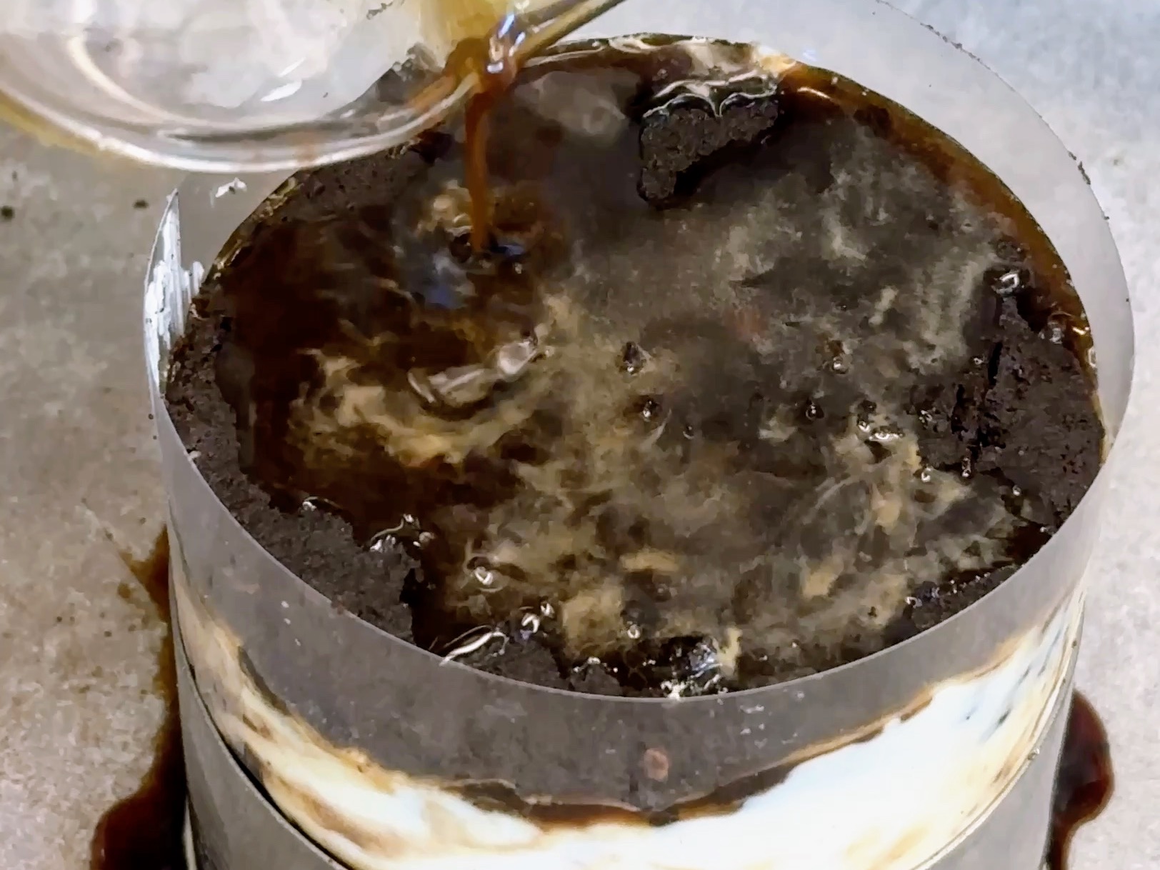 Schritt 3: Je nach Grösse der Form kann man die Schichten 2-3 Mal wiederholen