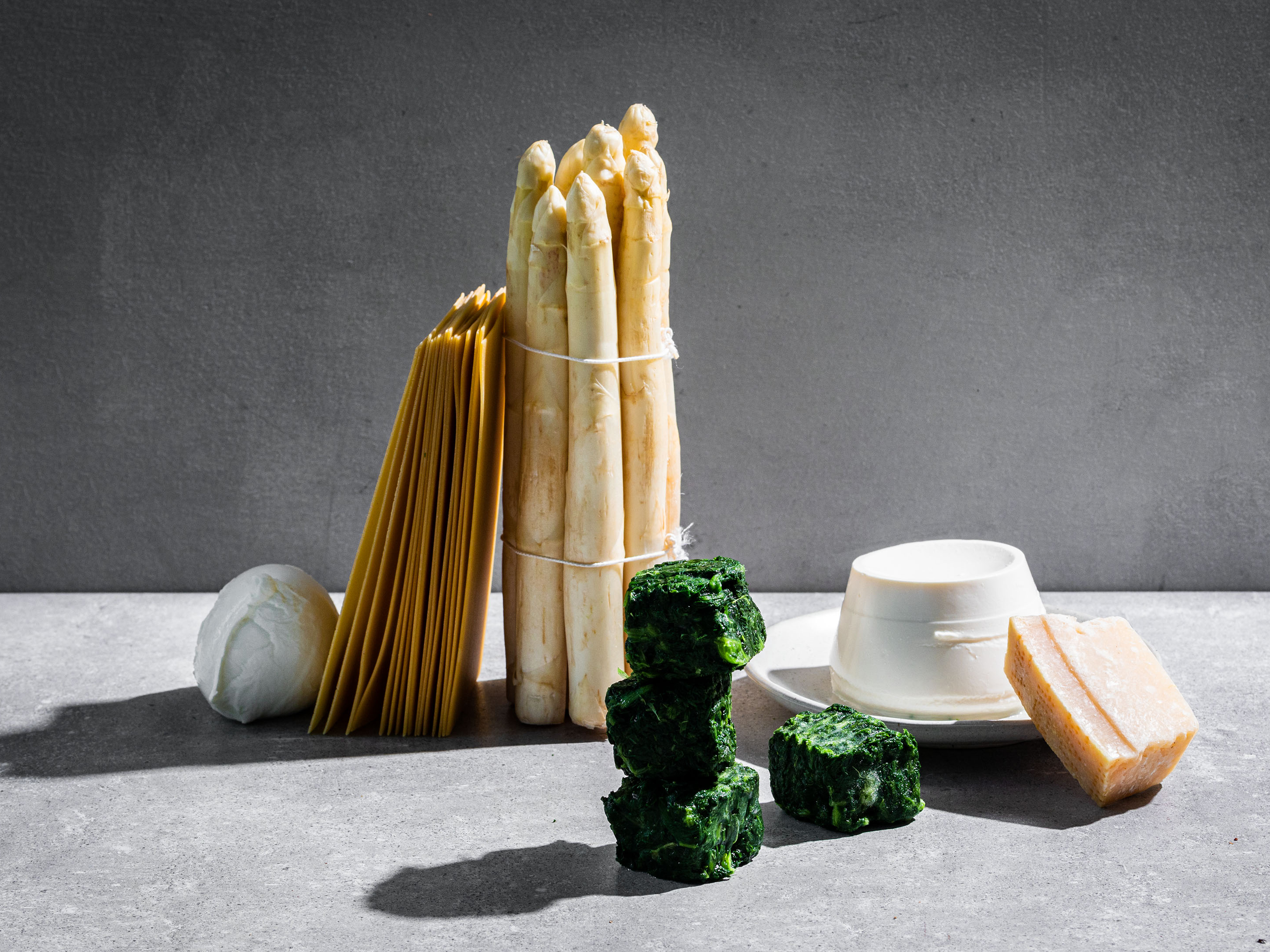 Schritt 1: Alle Zutaten für das Spargel Spinat Lasagne Rezept vorbereiten