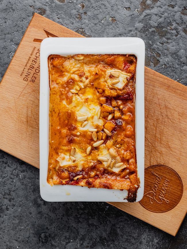 Lasagne mit geröstetem Butternut, Ziegenkäse und Pinienkernen Rezept Lasagne mit geröstetem Butternut, Ziegenkäse und Pinienkernen Rezept