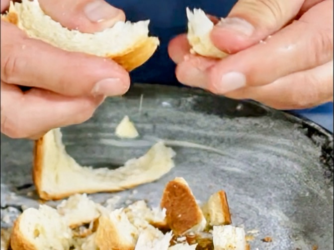 Schritt 3: Brioche für den Brot-und-Butter-Pudding vorbereiten
