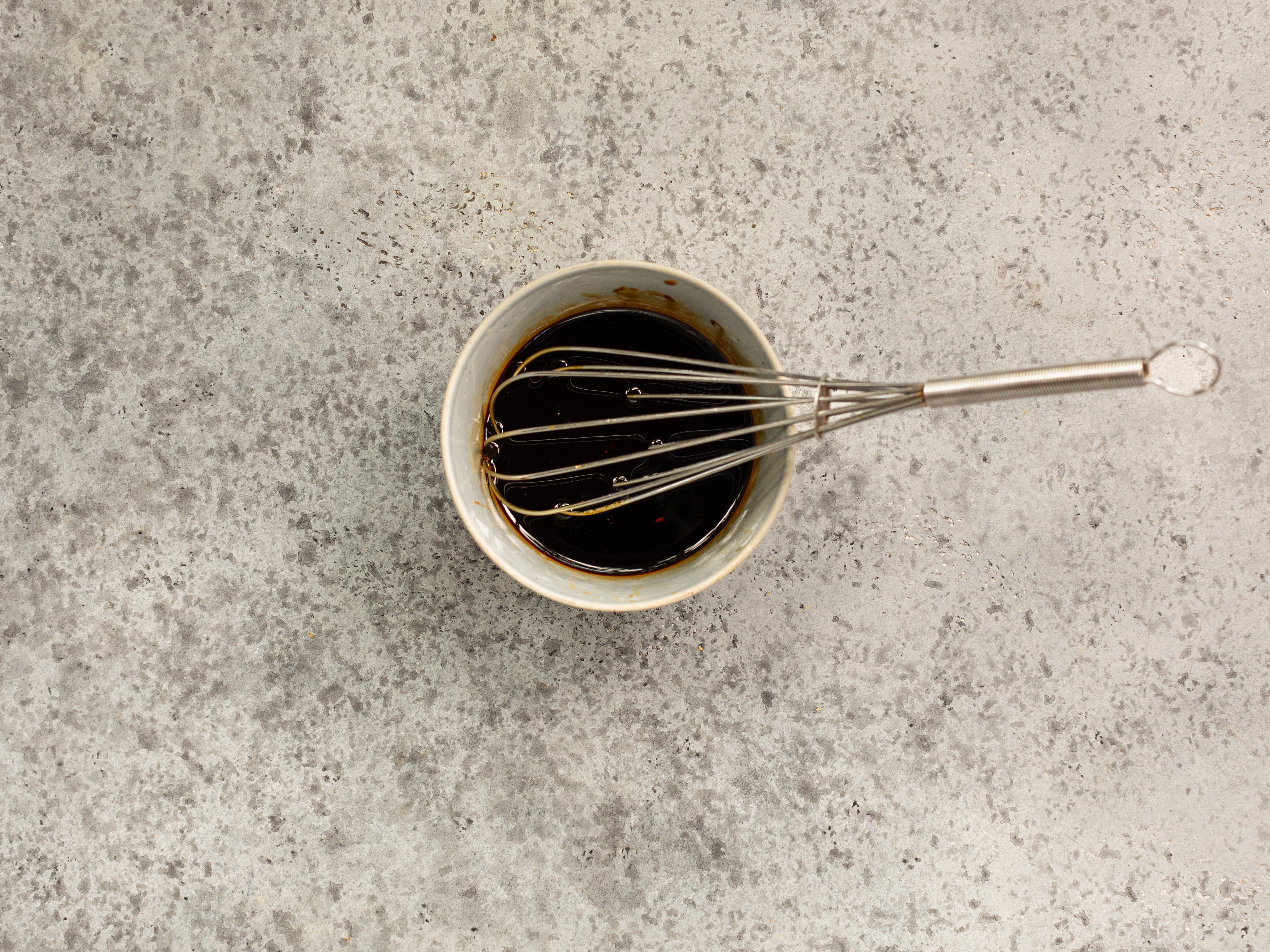 Schritt 1: Sauce für Salat Wraps mit Kohlrabi und Tempeh zubereiten 