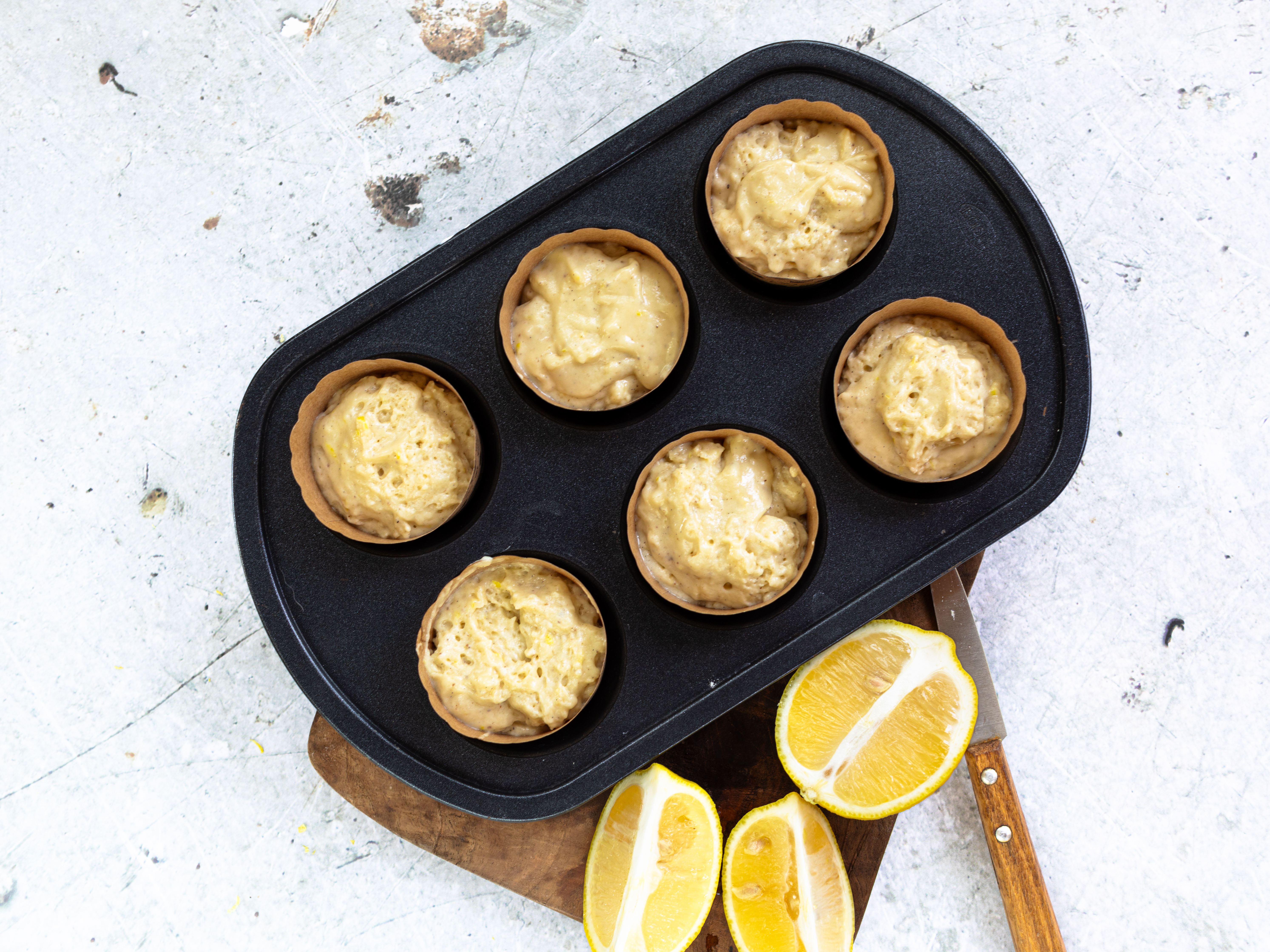 Schritt 3: Muffinförmchen mit Zitronen-Joghurt Muffins befüllen  