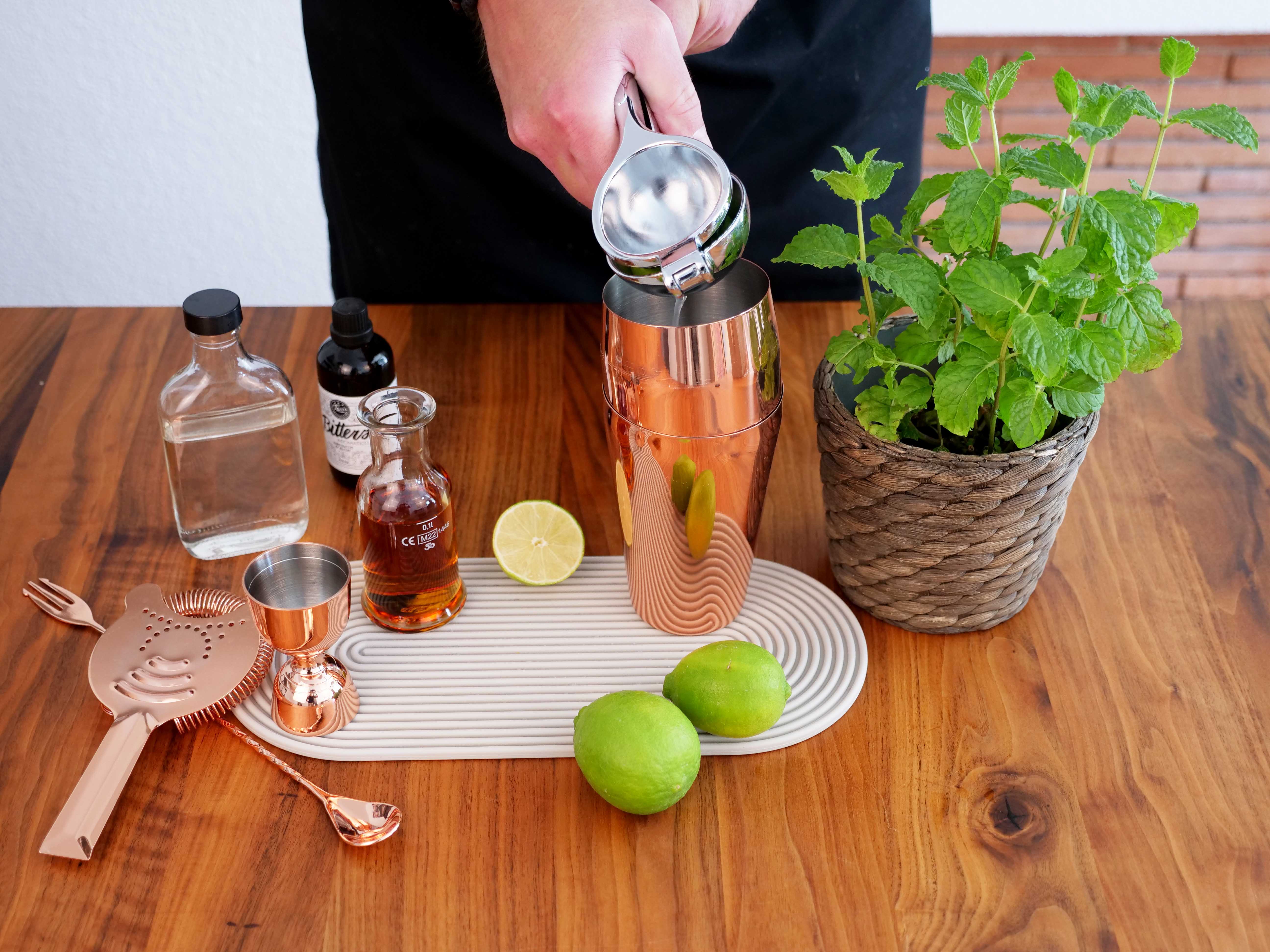 1. Zitrone auspressen