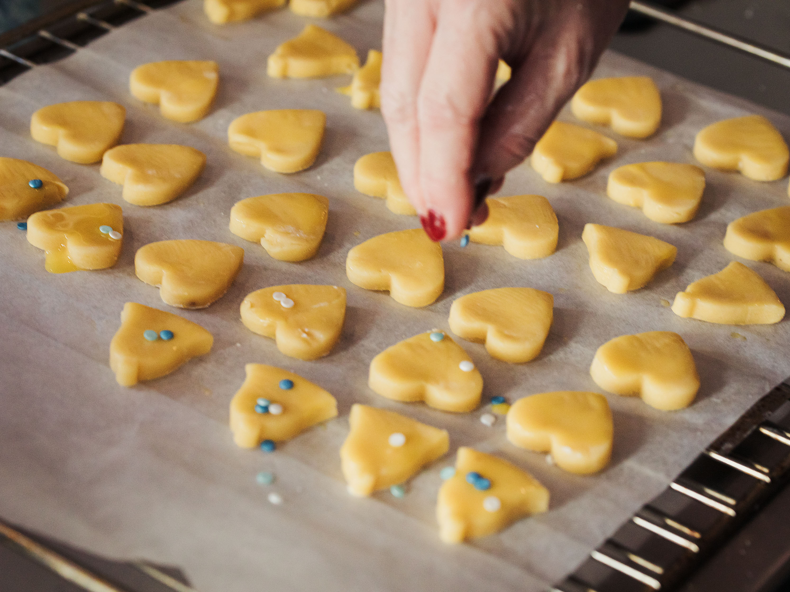 Schritt 2: Formen und Butterguetzli backen