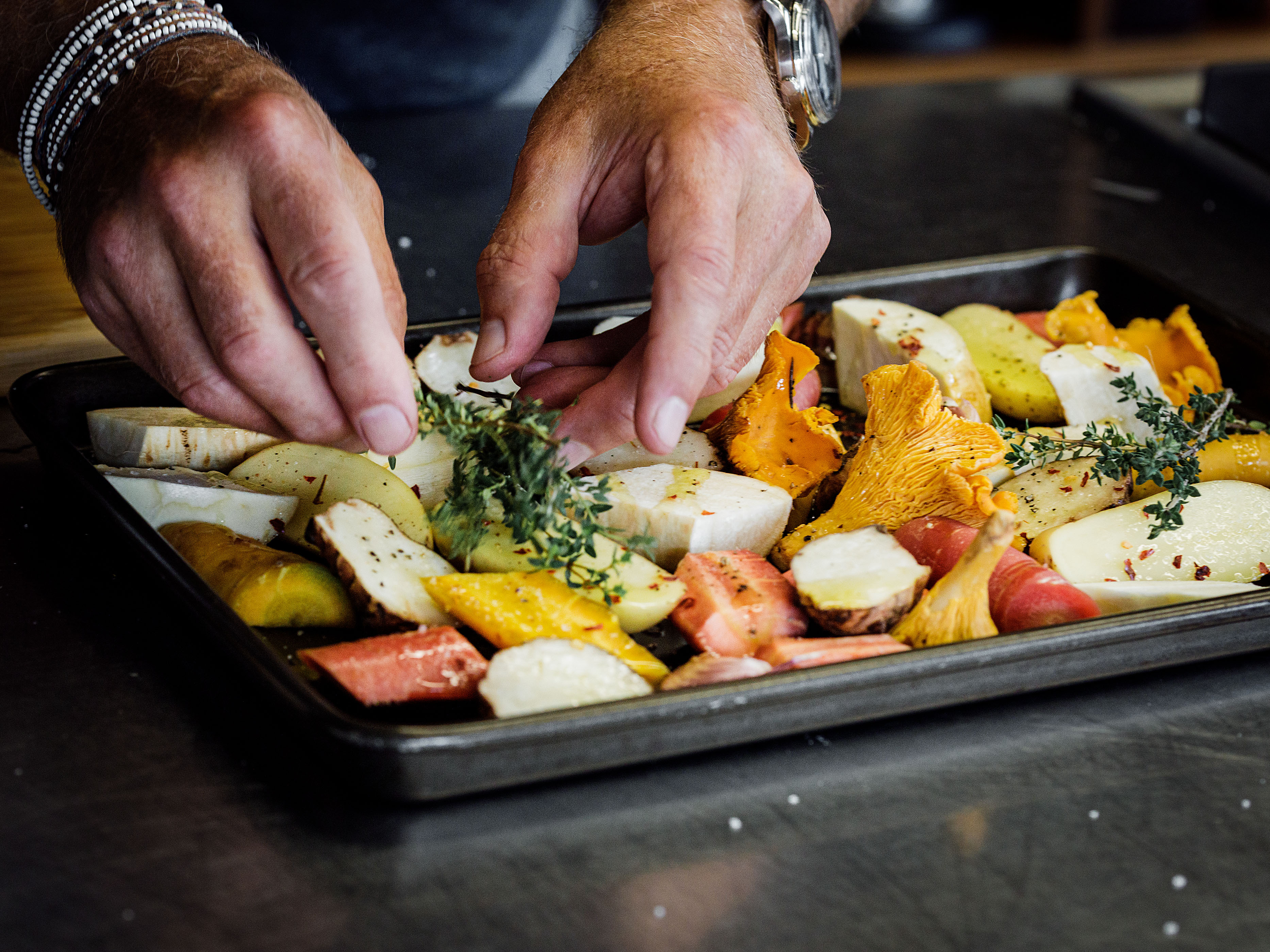 Schritt 2: Gemüse würzen und mit Olivenöl übergiessen