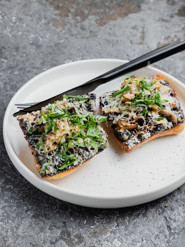 Bruschetta mit Pilz, Parmesan und Trüffel Rezept Bruschetta mit Pilz, Parmesan und Trüffel Rezept