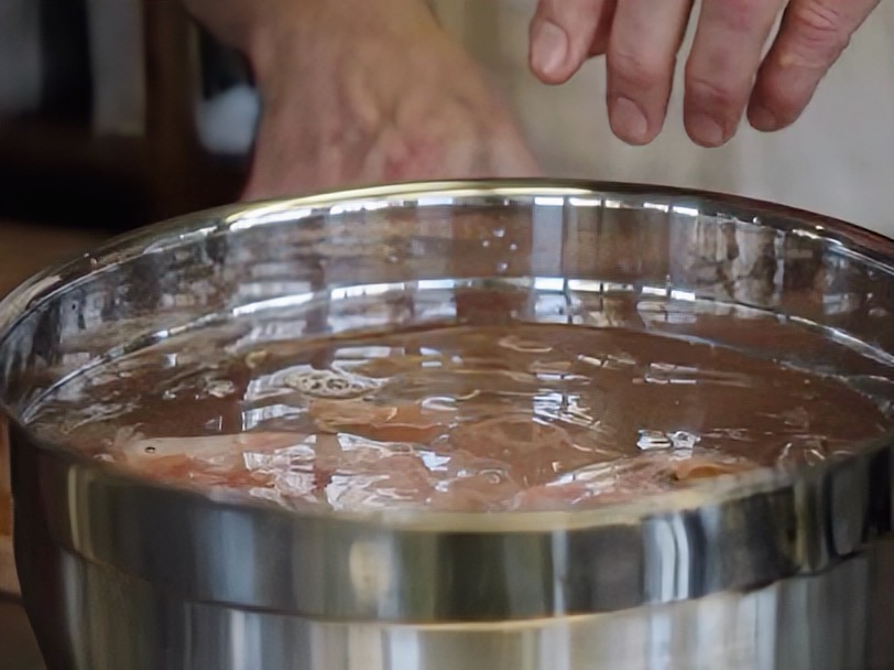 Schritt 1: Fischbrühe für Bouillabaisse vorbereiten 