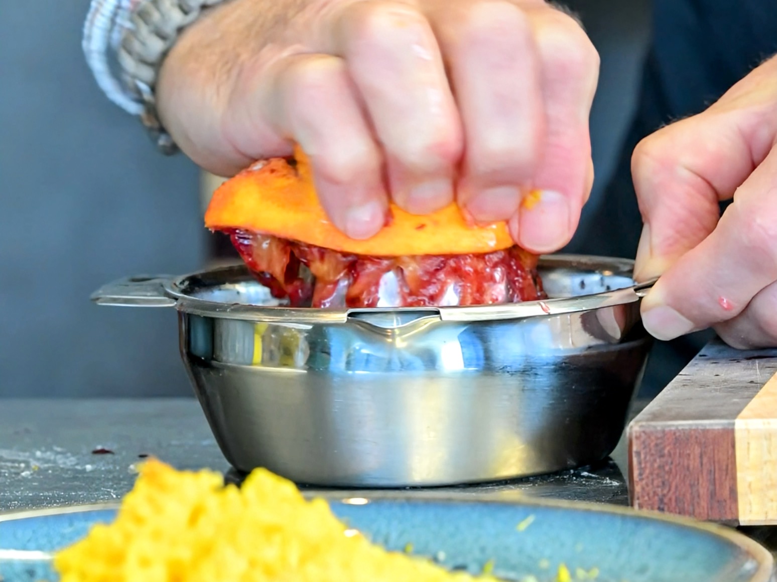 Schritt 2:  Orangen- und Yuzu-Füllung für Blutorangen-Yuzu Tarte zubereiten 