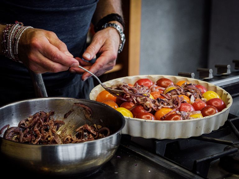 Schritt 3: Tarte für Karamellisierte Tomaten Tarte Tatin belegen 