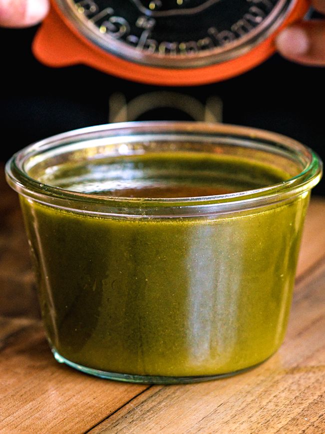 Kräuteröl ganz einfach selber herstellen. Kräuteröl ganz einfach selber herstellen.