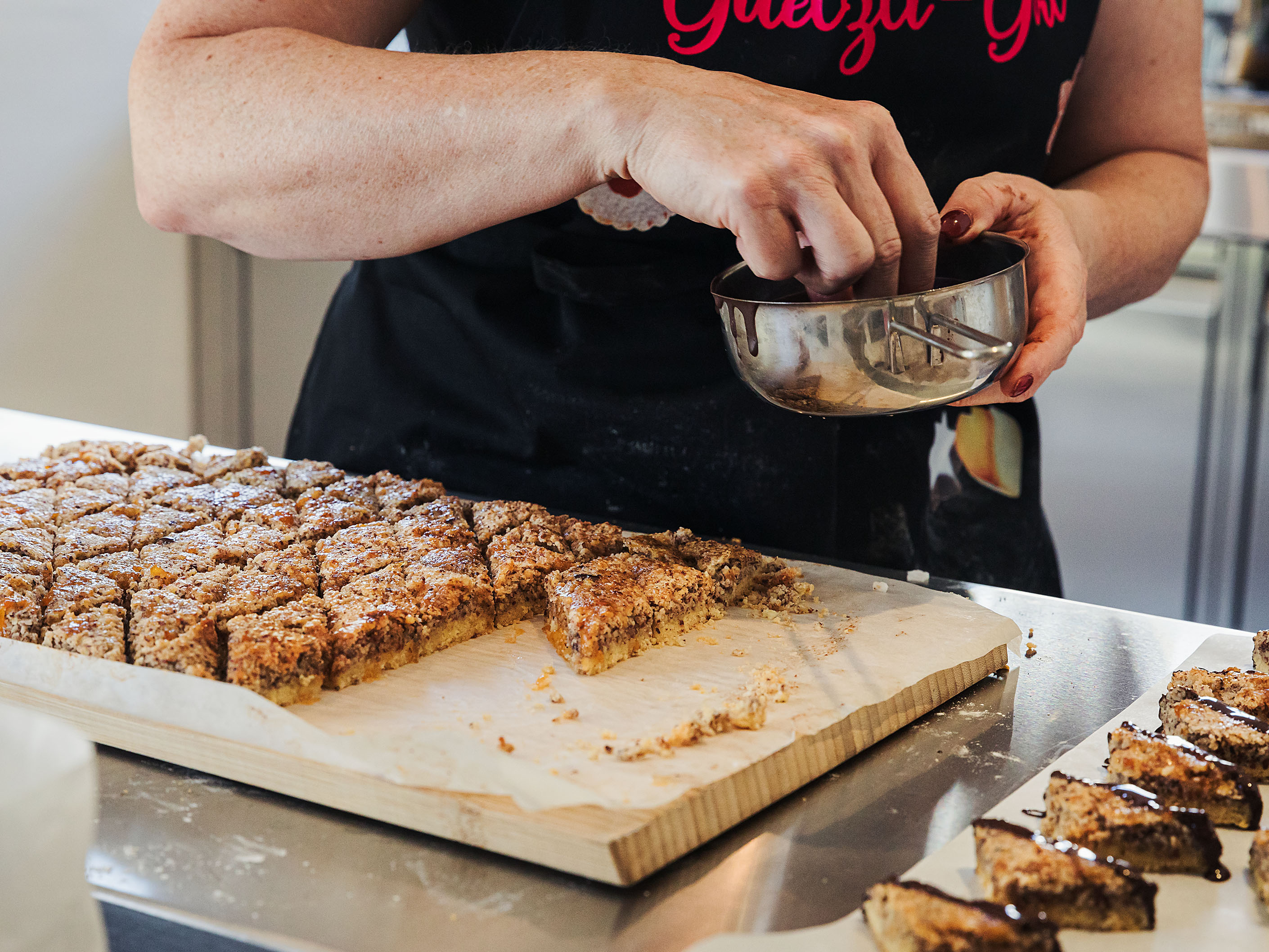 Schritt 3: Nussmasse für Nussecken zubereiten  