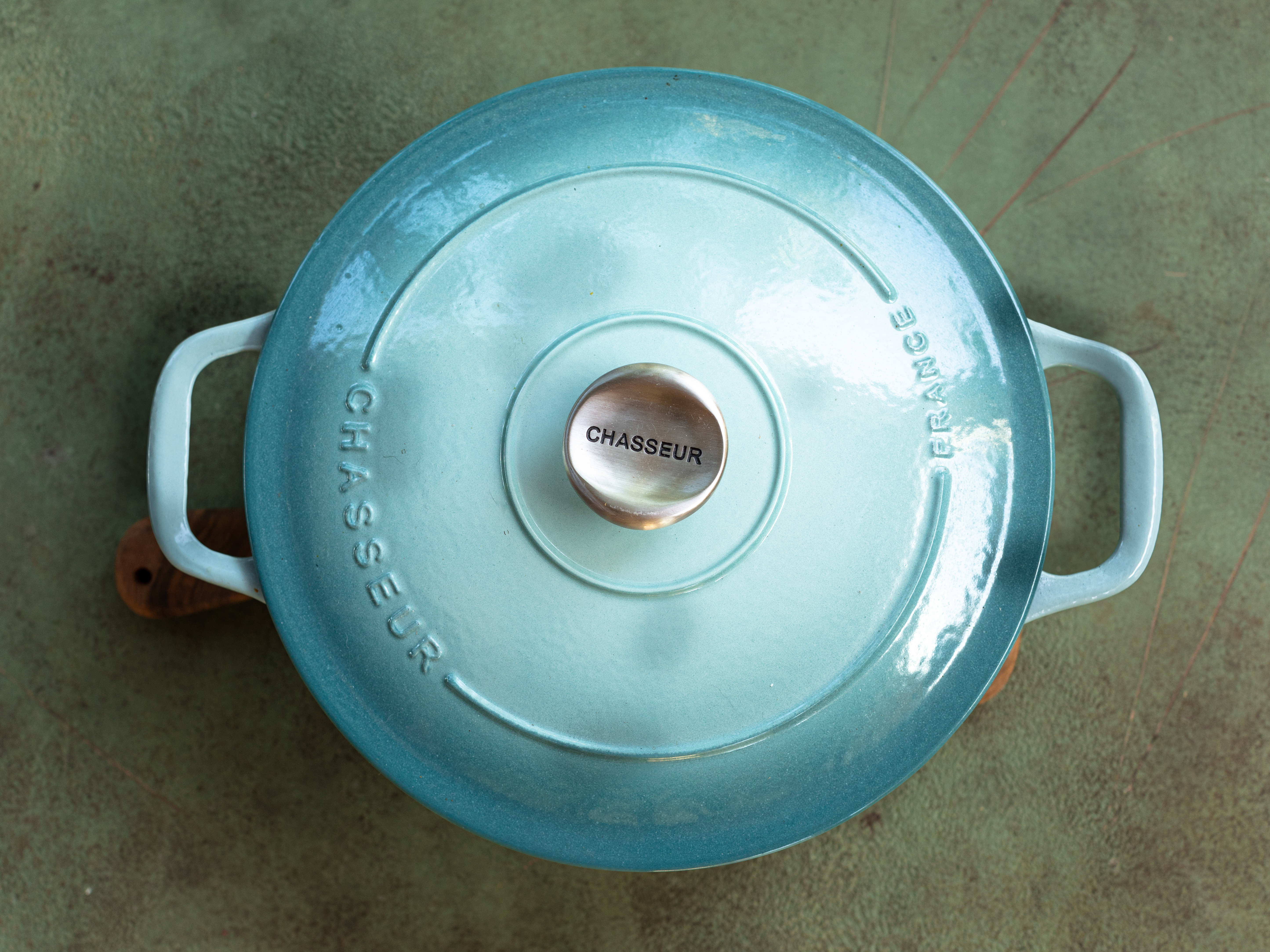 Schritt 1: Die Hitze reduzieren und die Suppe mit geschlossenem Deckel 15-20 Minuten köcheln lassen, bis der Spargel weich ist