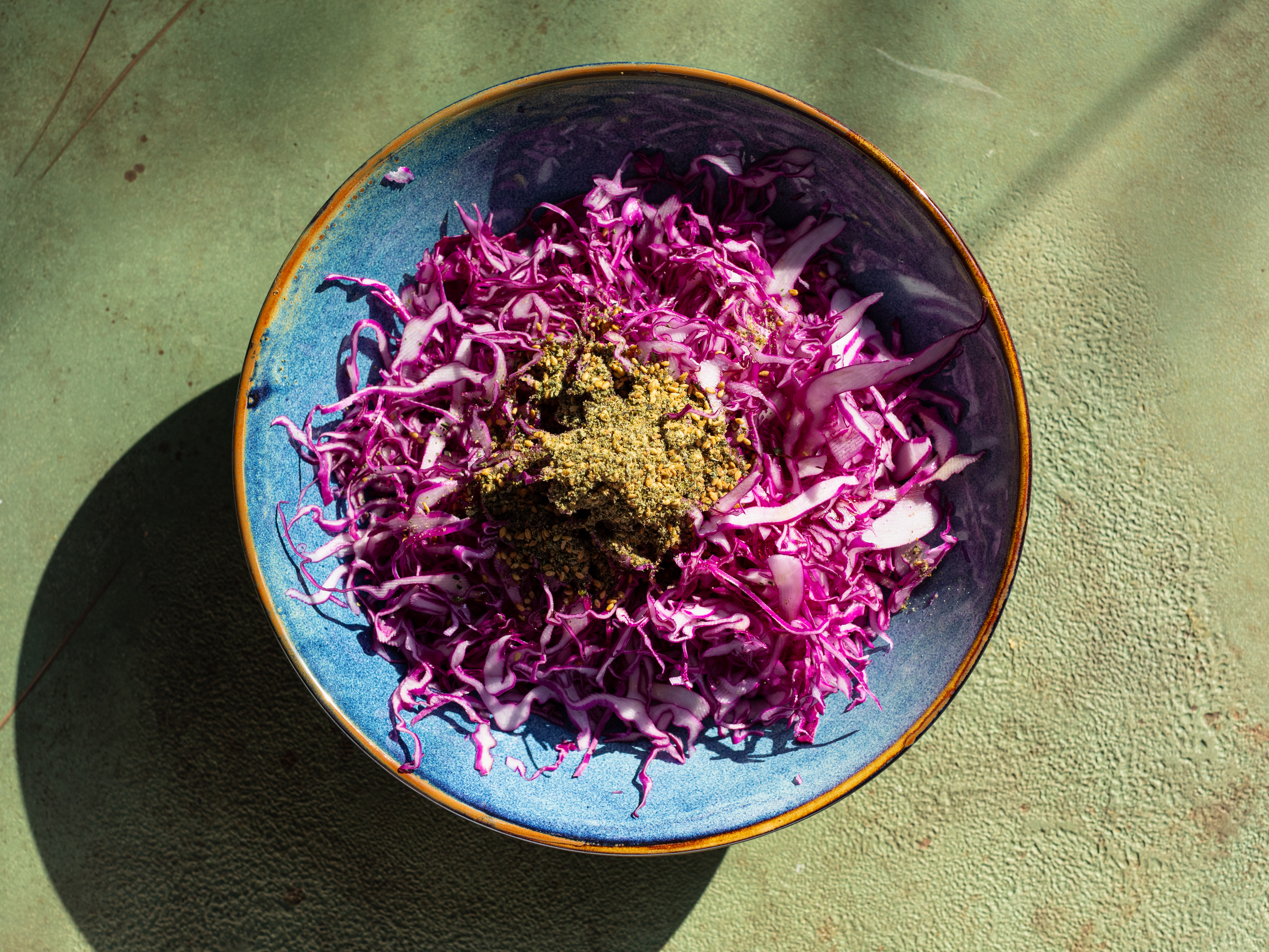 Schritt 1: Gemüse für Falafal-Wrap mit Rotkohl vorbereiten
