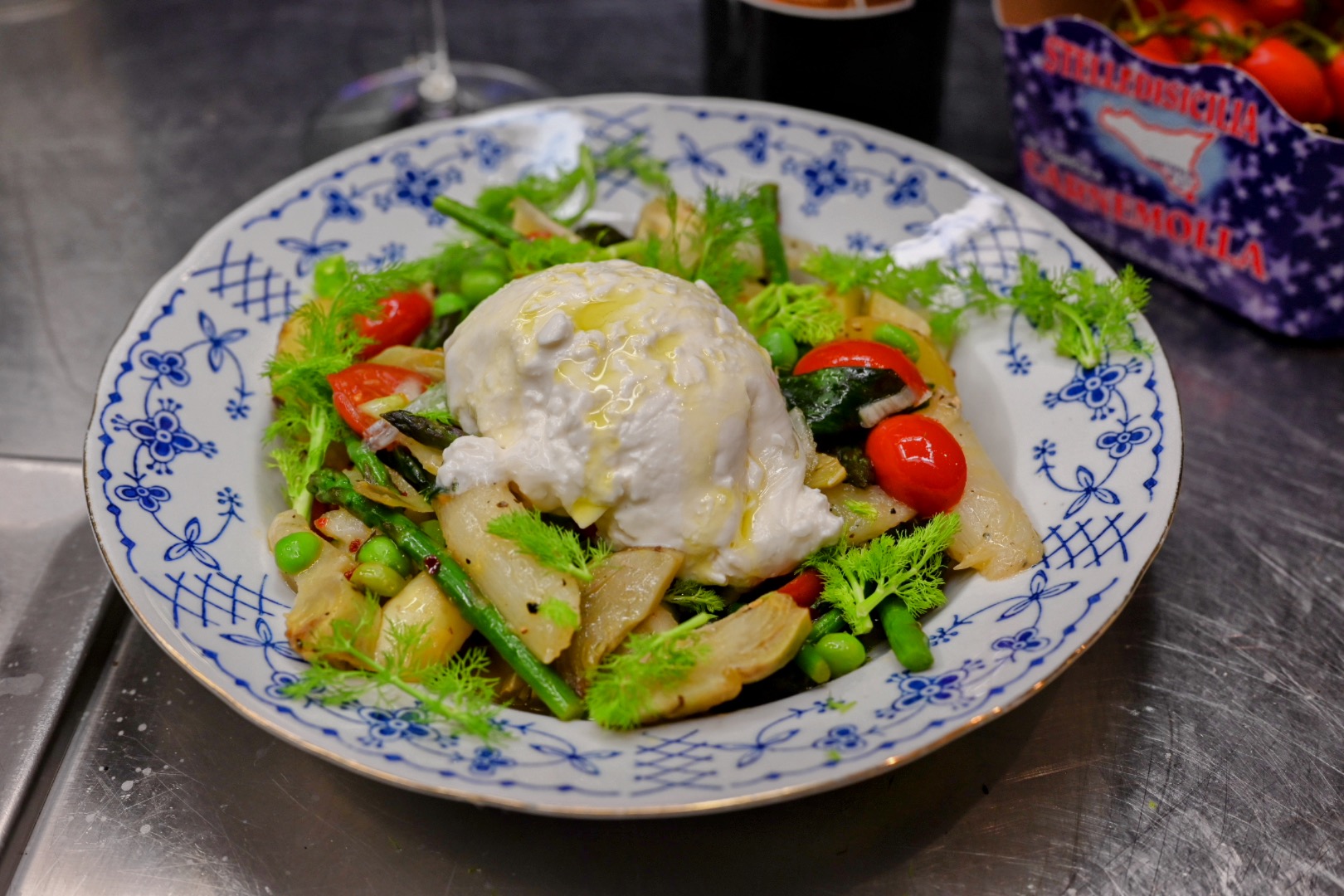 Schritt 3: Nach Belieben den Salat mit Burrata servieren