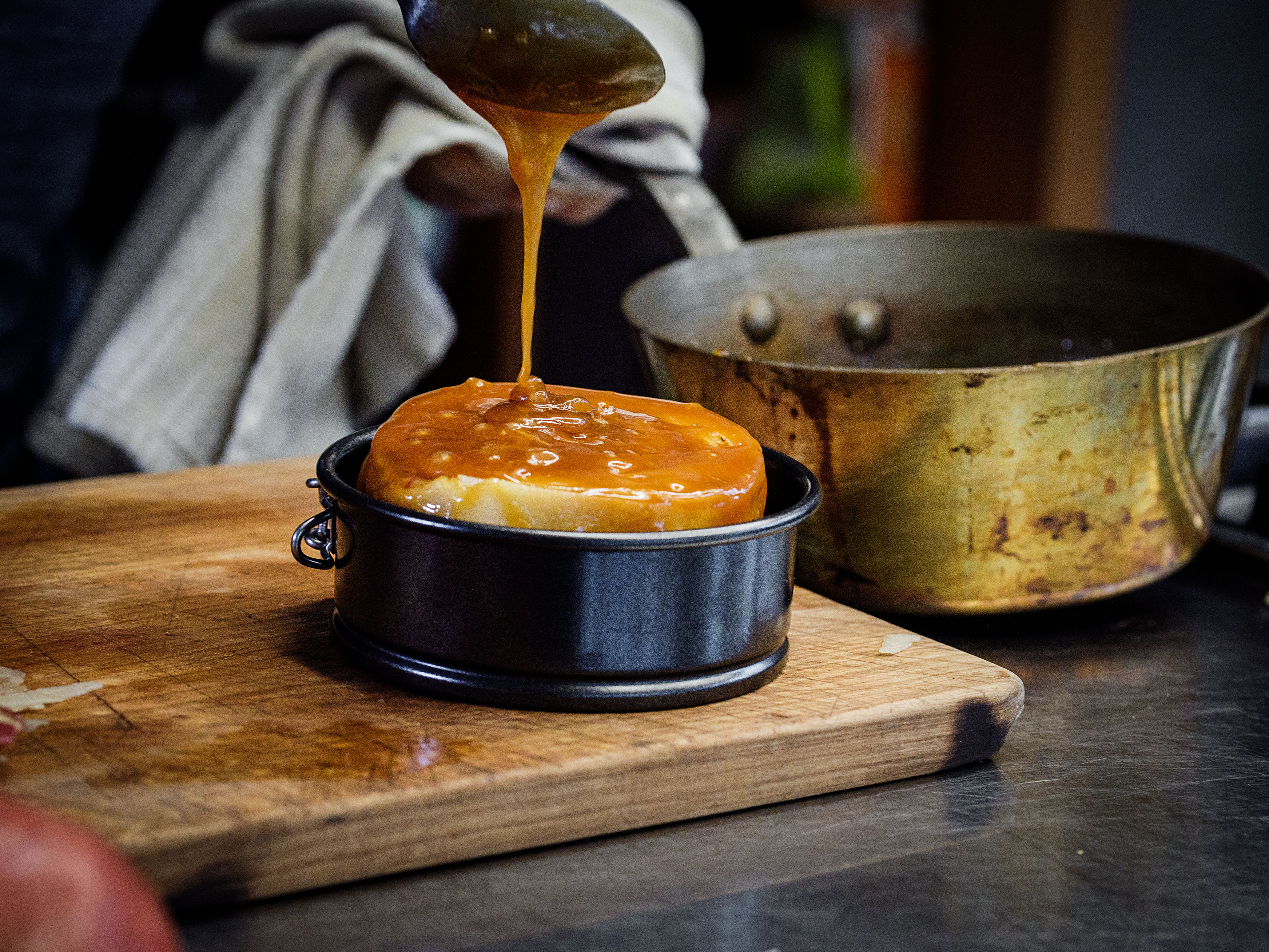 Schritt 3: Rosette mit restlichem Karamell begiessen