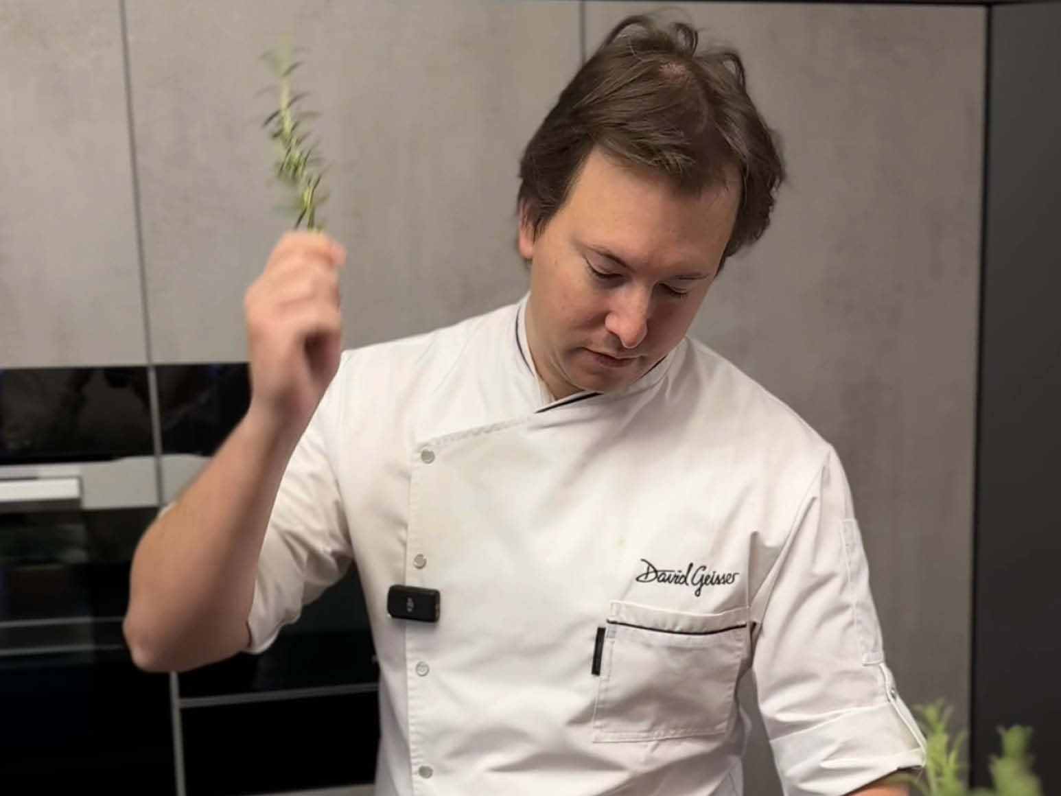 Step 1. Kräuter vorsichtig schlagen