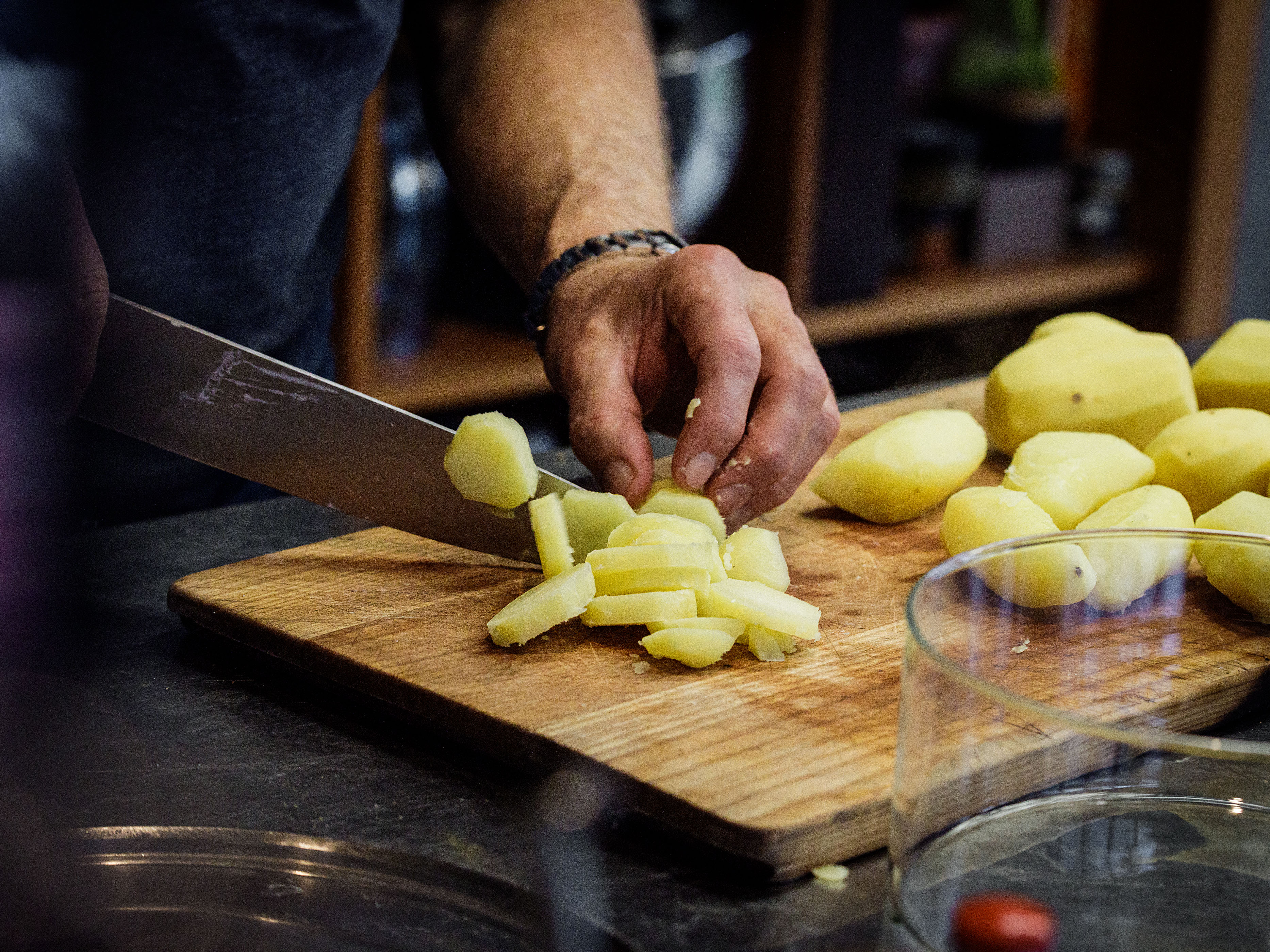 Schritt 2: Kartoffeln für Kartoffelsalat kochen und ziehen lassen