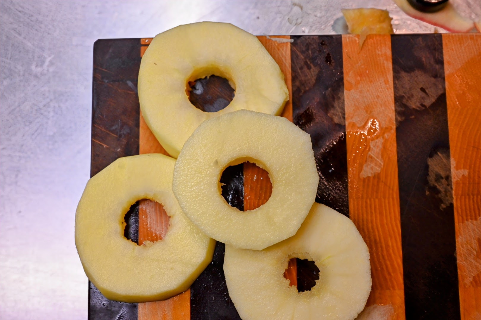 Schritt 1: Teigvorbereitung und Apfelvorbereitung für Apfelküchlein 