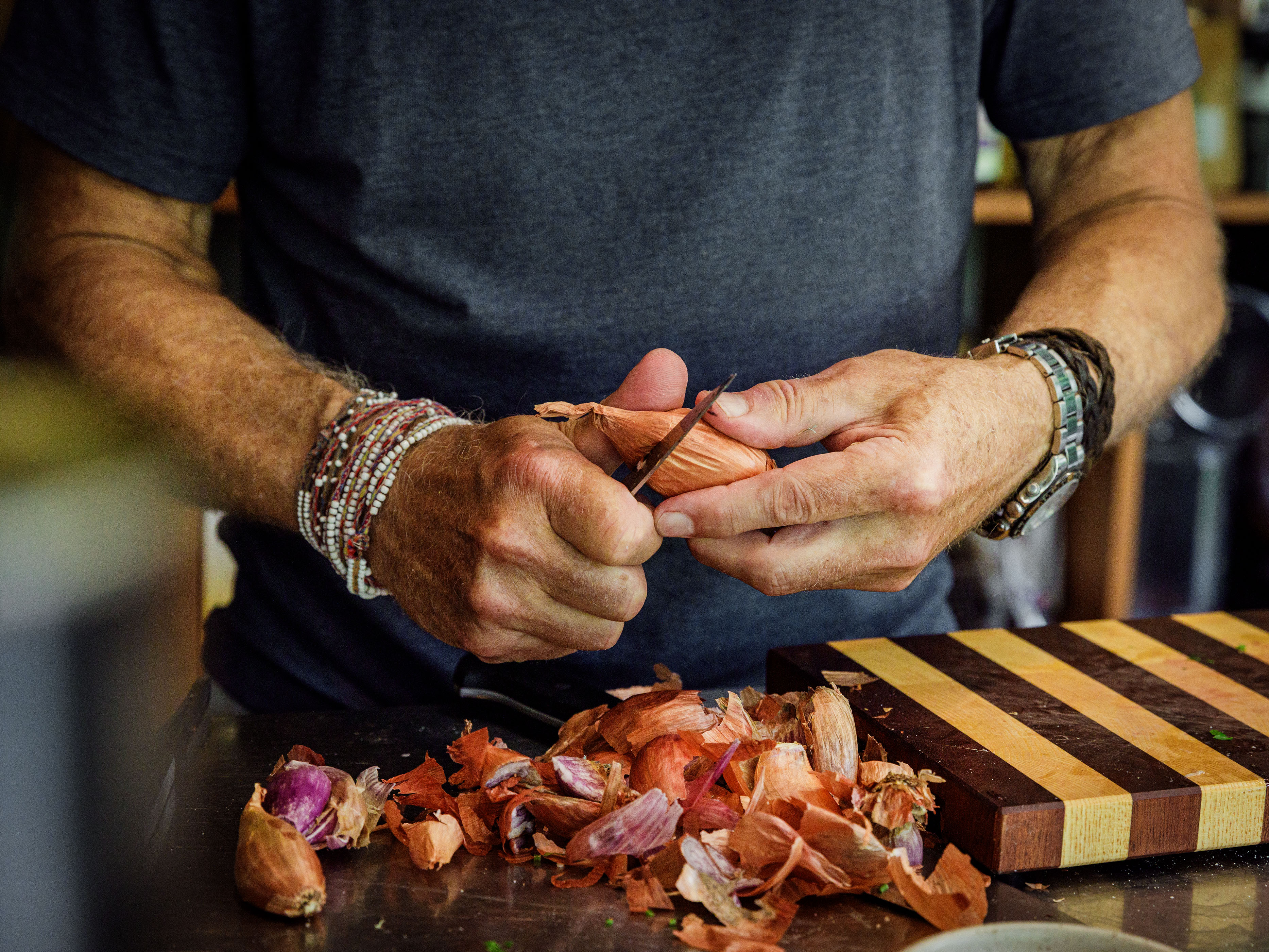 Schritt 1: Pasta kochen und den Sugo starten
