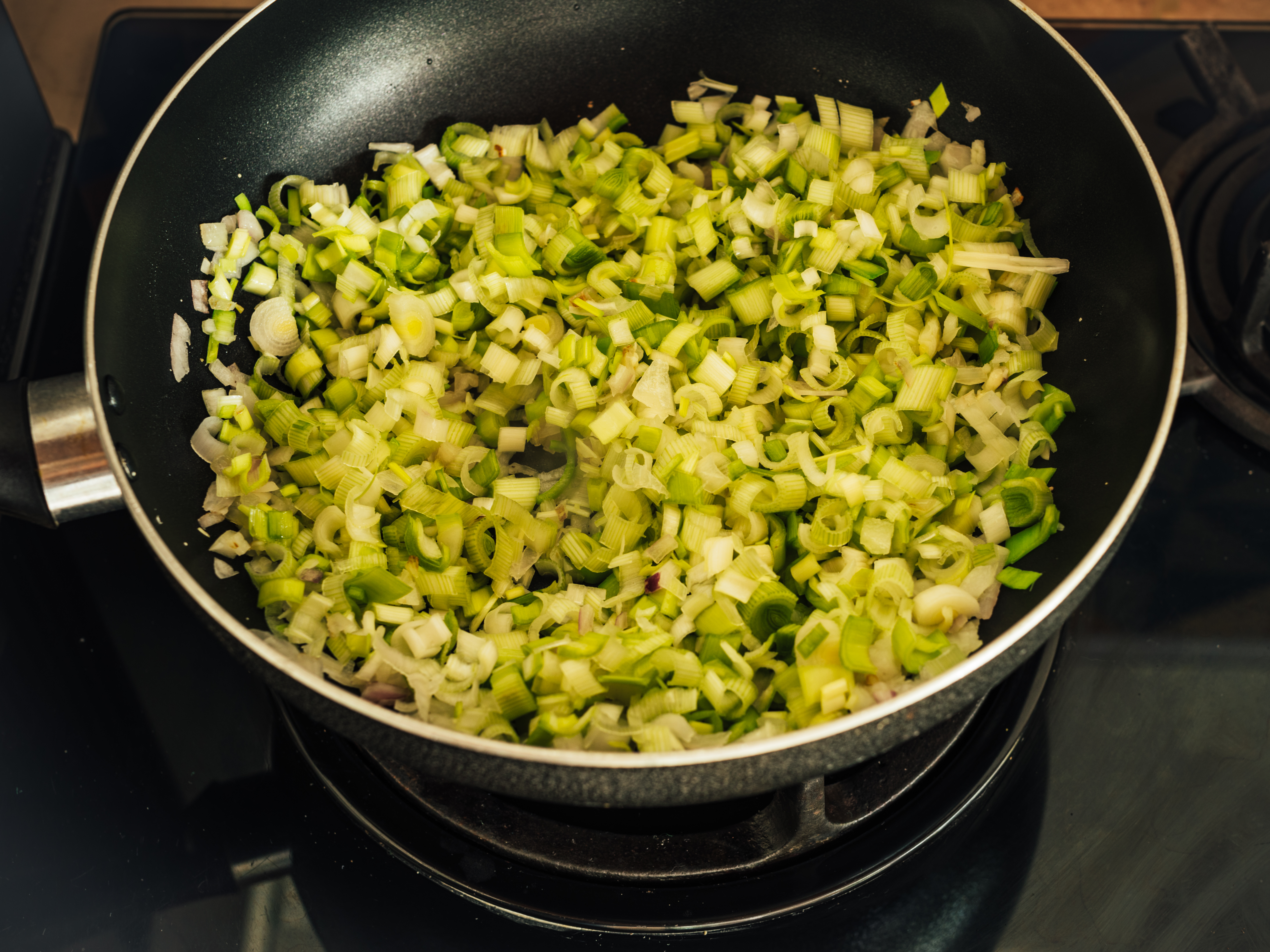 Schritt 1: Pilz-Lauch-Sauce zubereiten