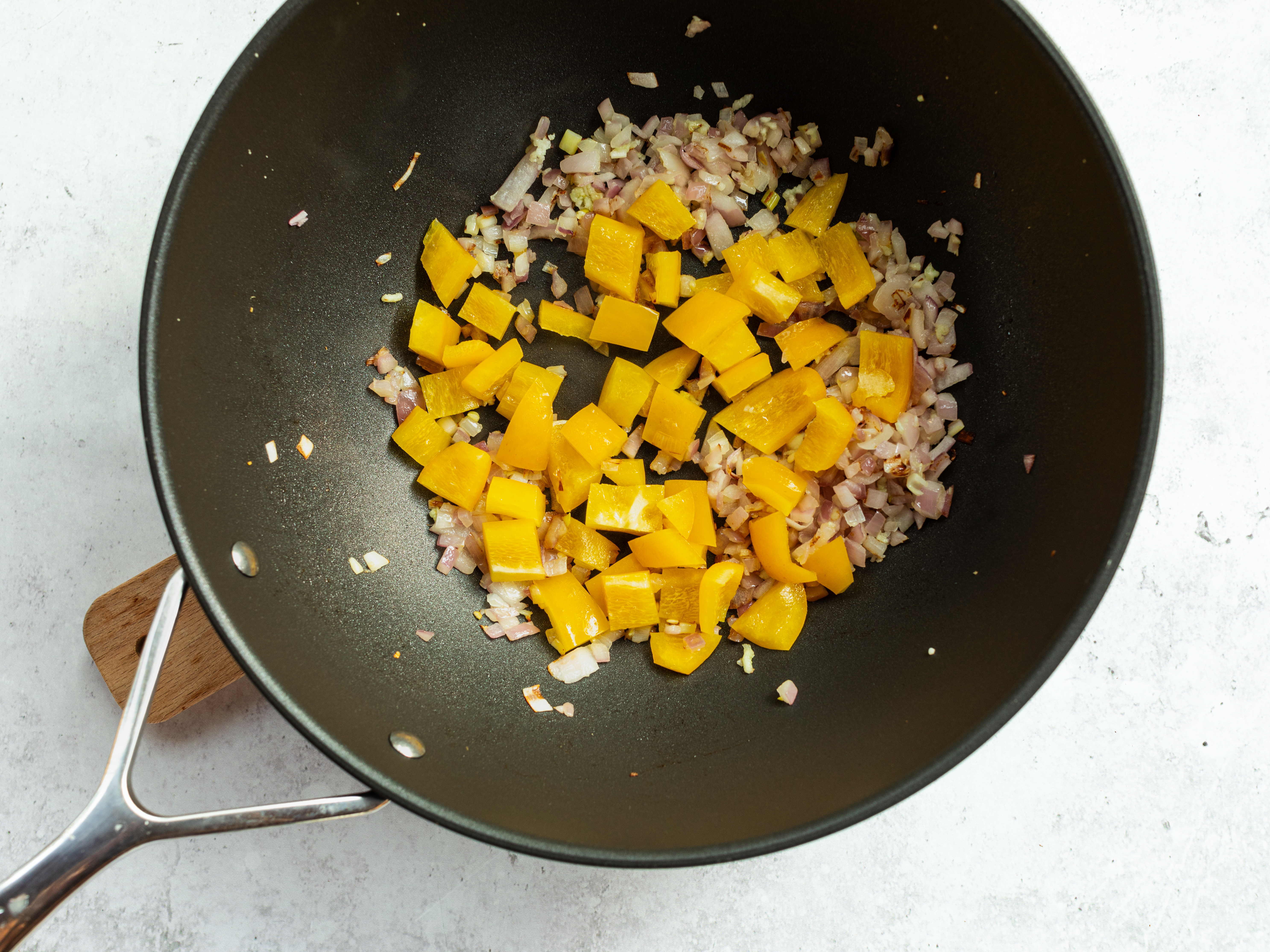 Schritt 2: Füllung für Gefüllte Süsskartoffeln mit Kichererbsen zubereiten 