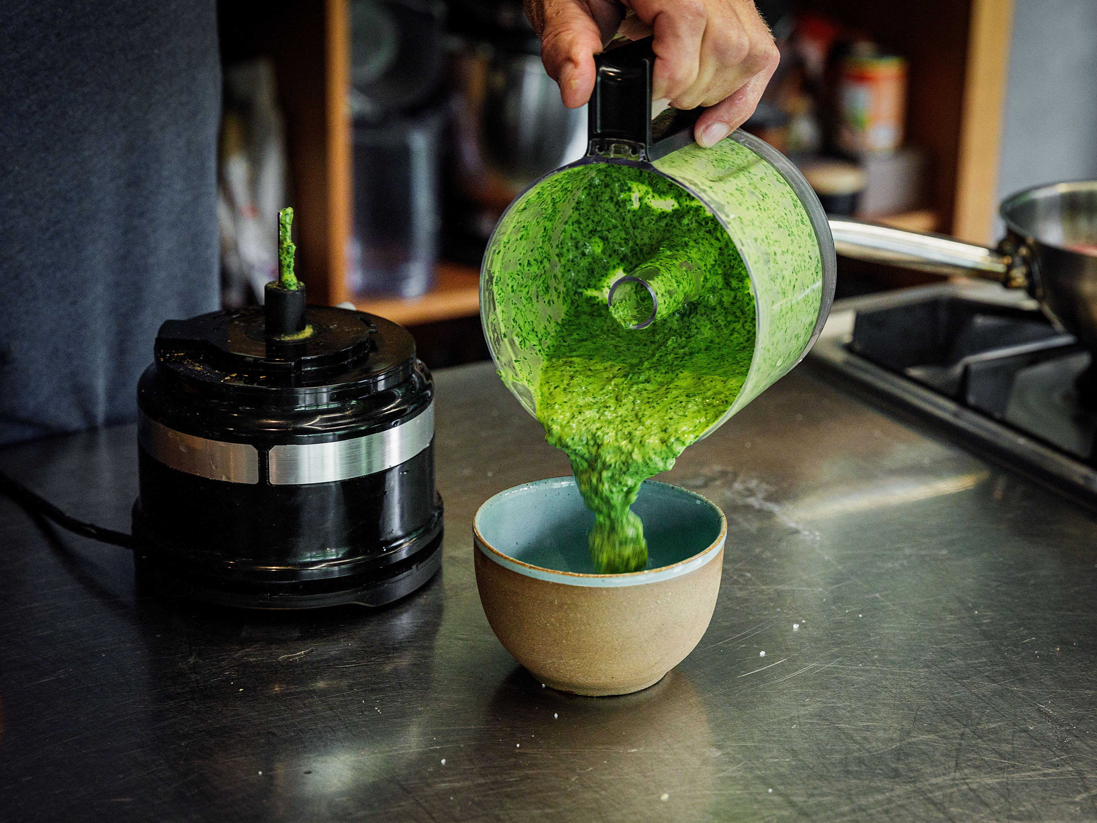 Schritt 2: Alles zusammen so lange mixen, bis sich alles komplett dick verflüssigt hat