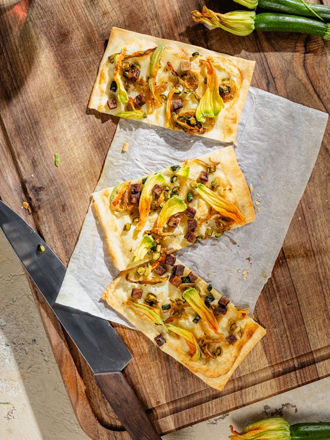Flammkuchen mit Kürbis und Schafskäse Rezept Flammkuchen mit Kürbis und Schafskäse Rezept