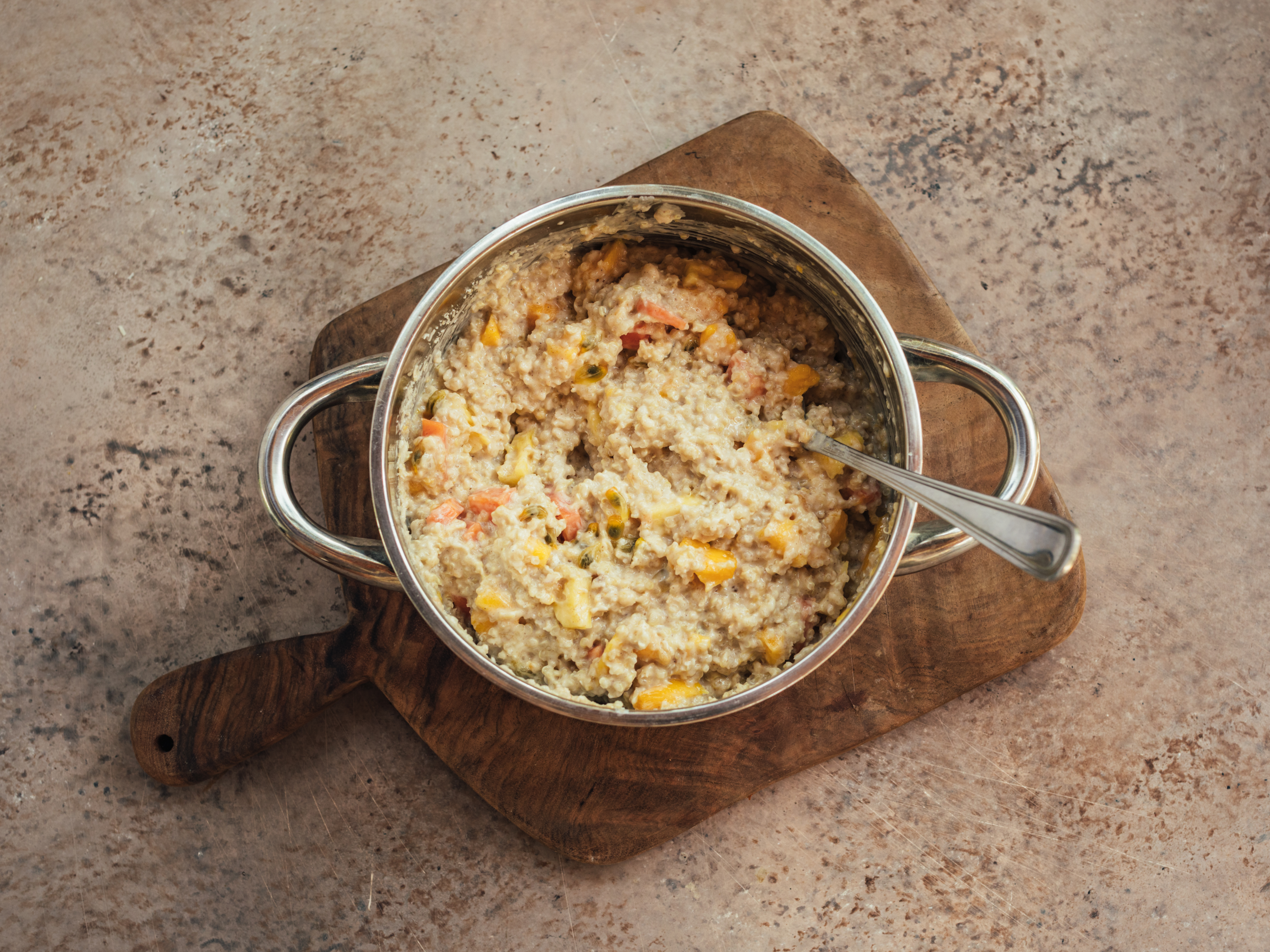 Schritt 2: Früchte und Kokosflocken zubereiten