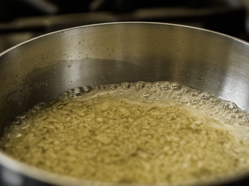 Schritt 2:  Ingwersirup für Wassermelonen-Granita mit Ingwersirup kochen 