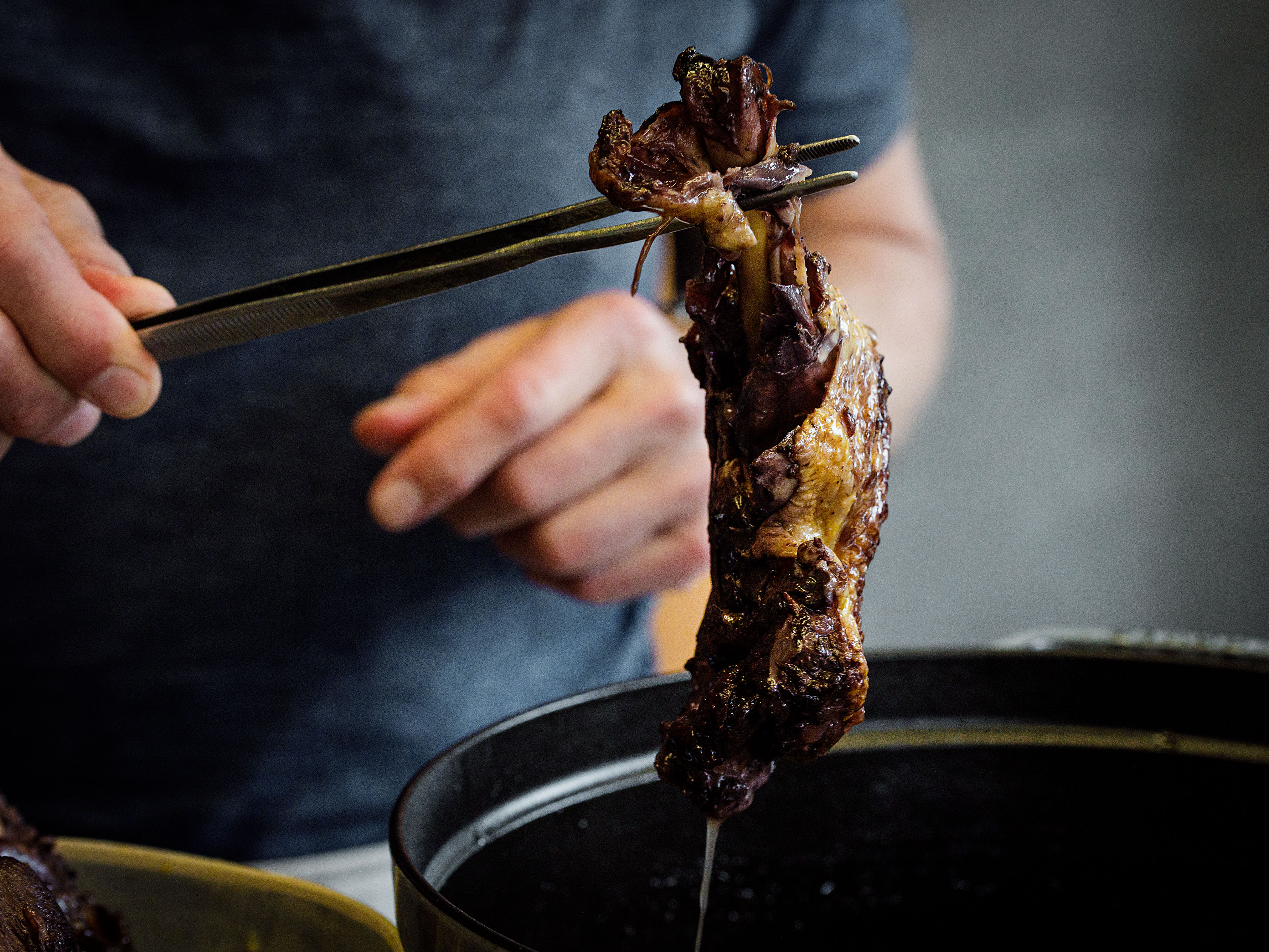 Schritt 1: Geflügel braten und flambieren