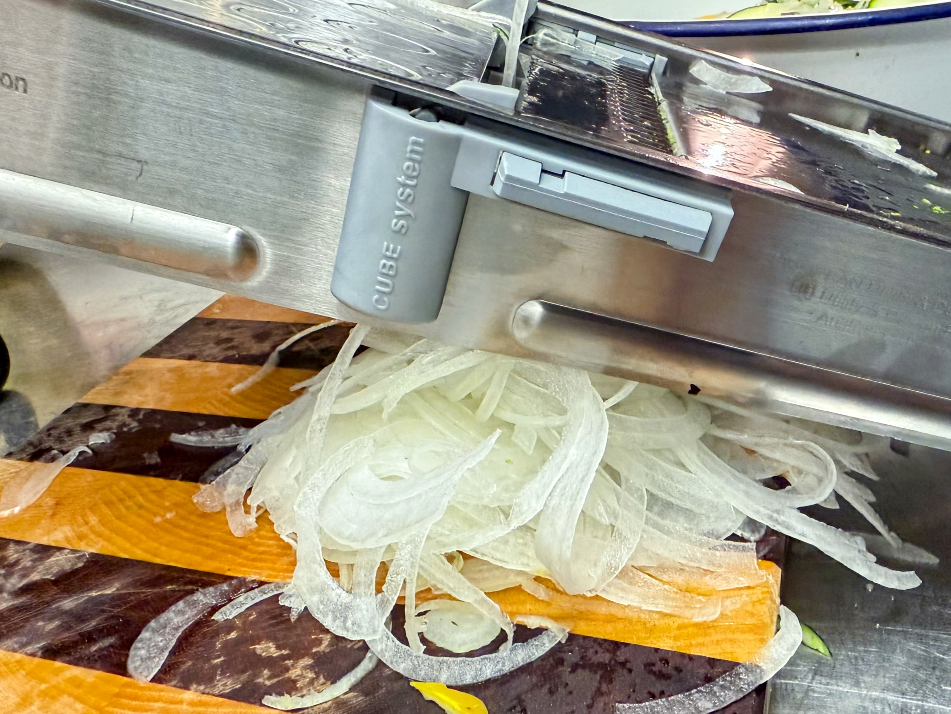 Schritt 1: Vorbereitung des Gemüses für Scarpaccia - Zucchini Tarte Rezept und Ansetzen des Teigs