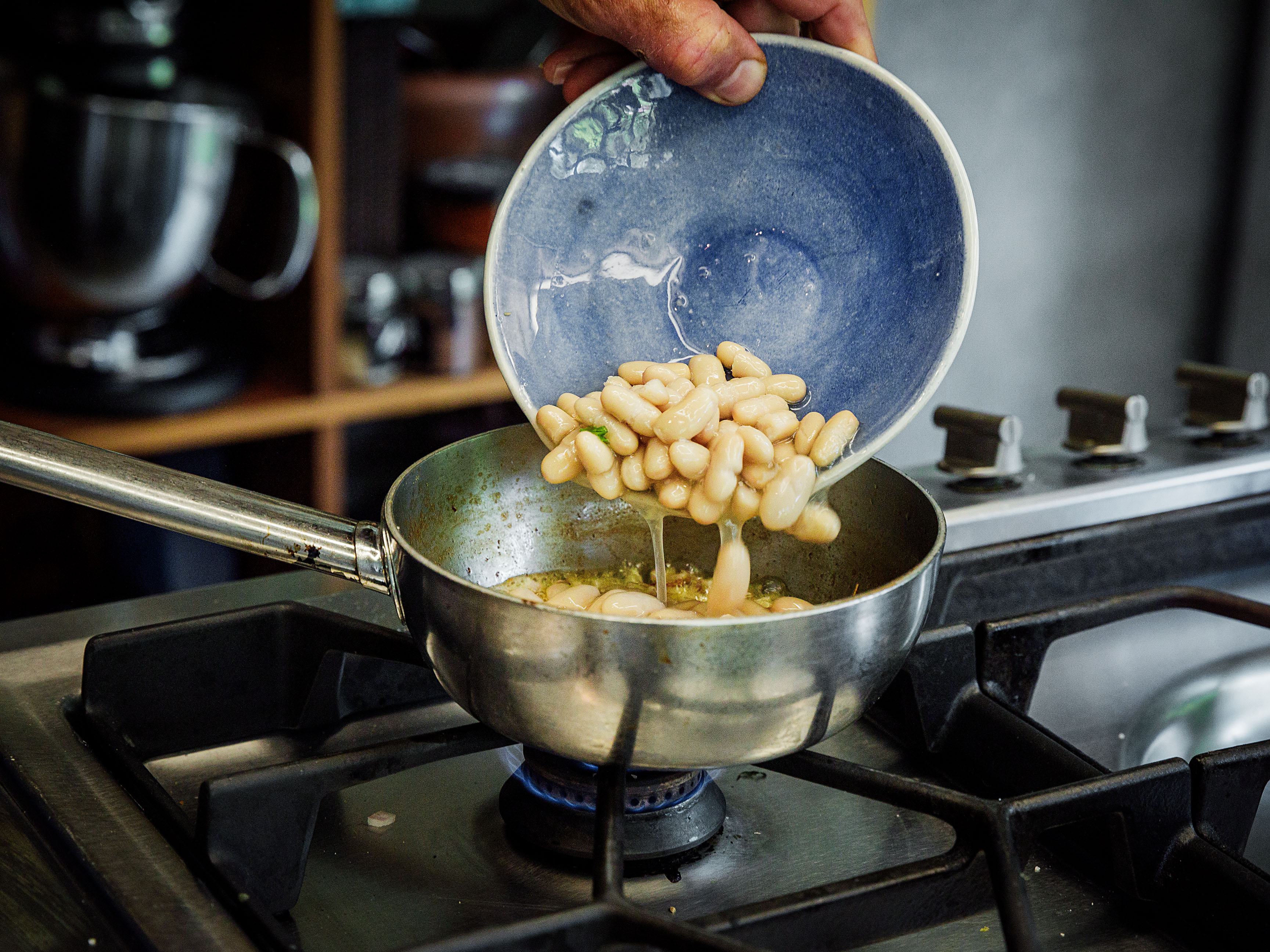 Schritt 2: Dip für Artischocken-Bohnen-Dip mit Kombucha-Stachelbeeren-Pickles zubereiten  